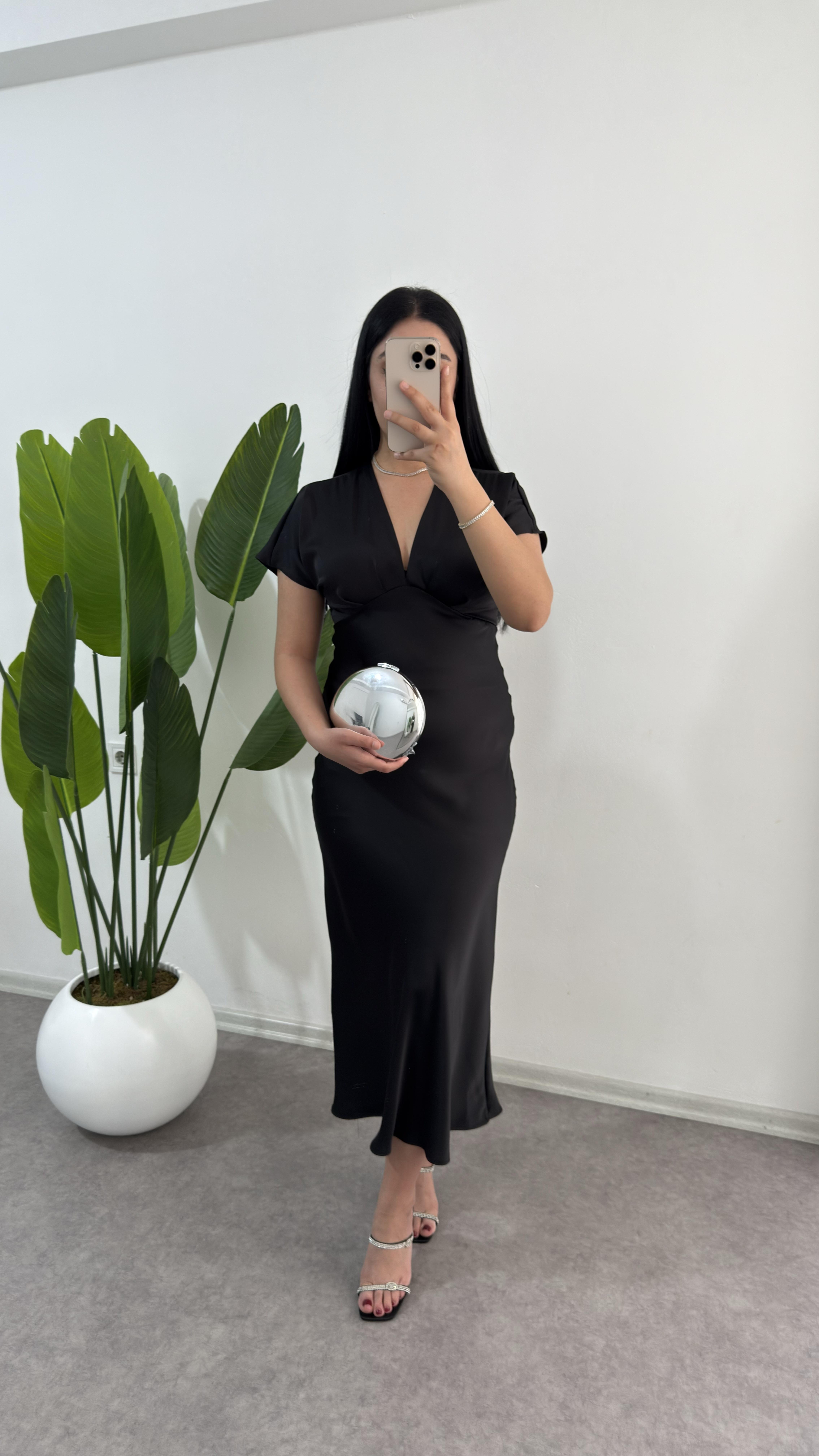 Zr Muadili Siyah Saten Elbise