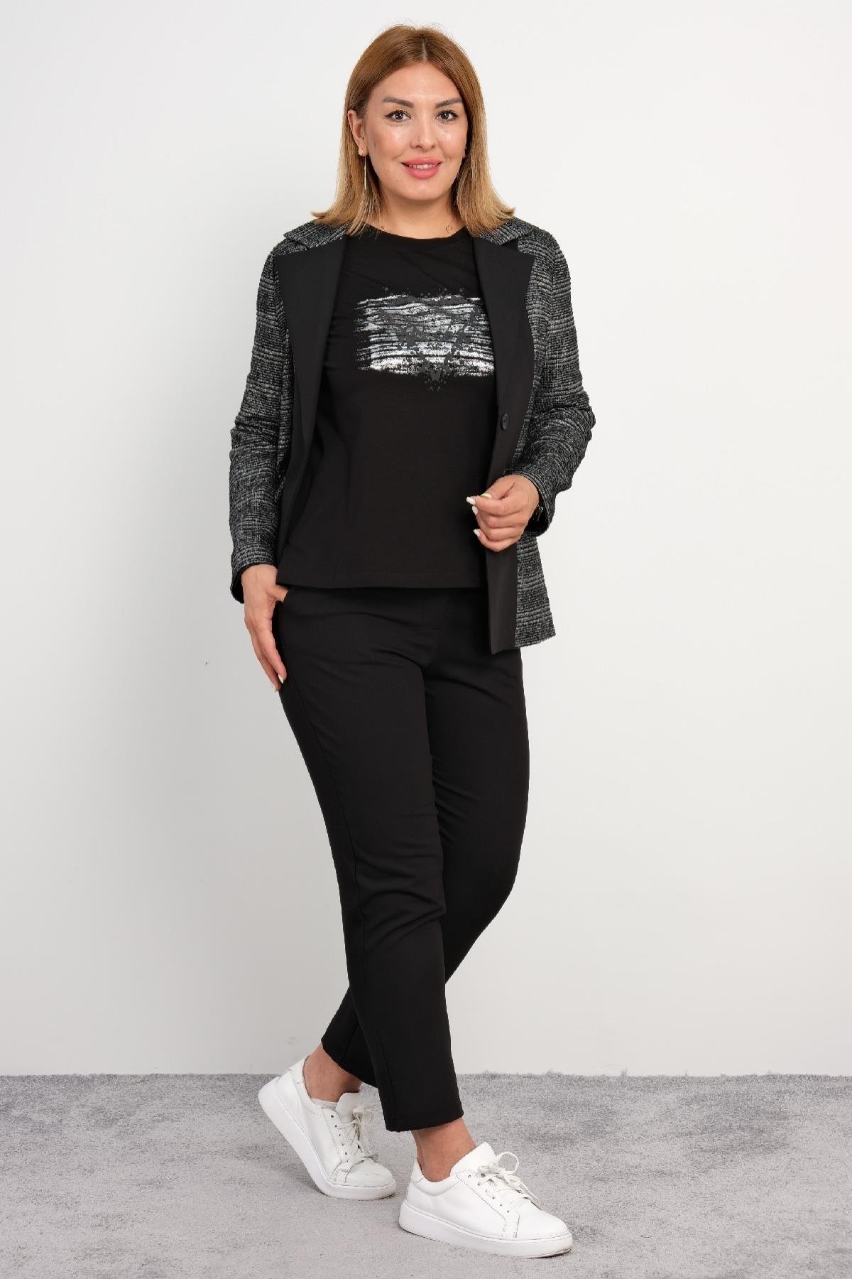  Bu ürün, büyük beden kadınlar için özel olarak tasarlanmış bir üçlü takım elbisedir. Renk olarak siyah tercihiyle şıklık ve zarafet sunar. Takımın beden seçenekleri 42, 44, 46 ve 48'dir. Kumaş içeriği %75 polyester, %20 pamuk ve %5 likradan olu