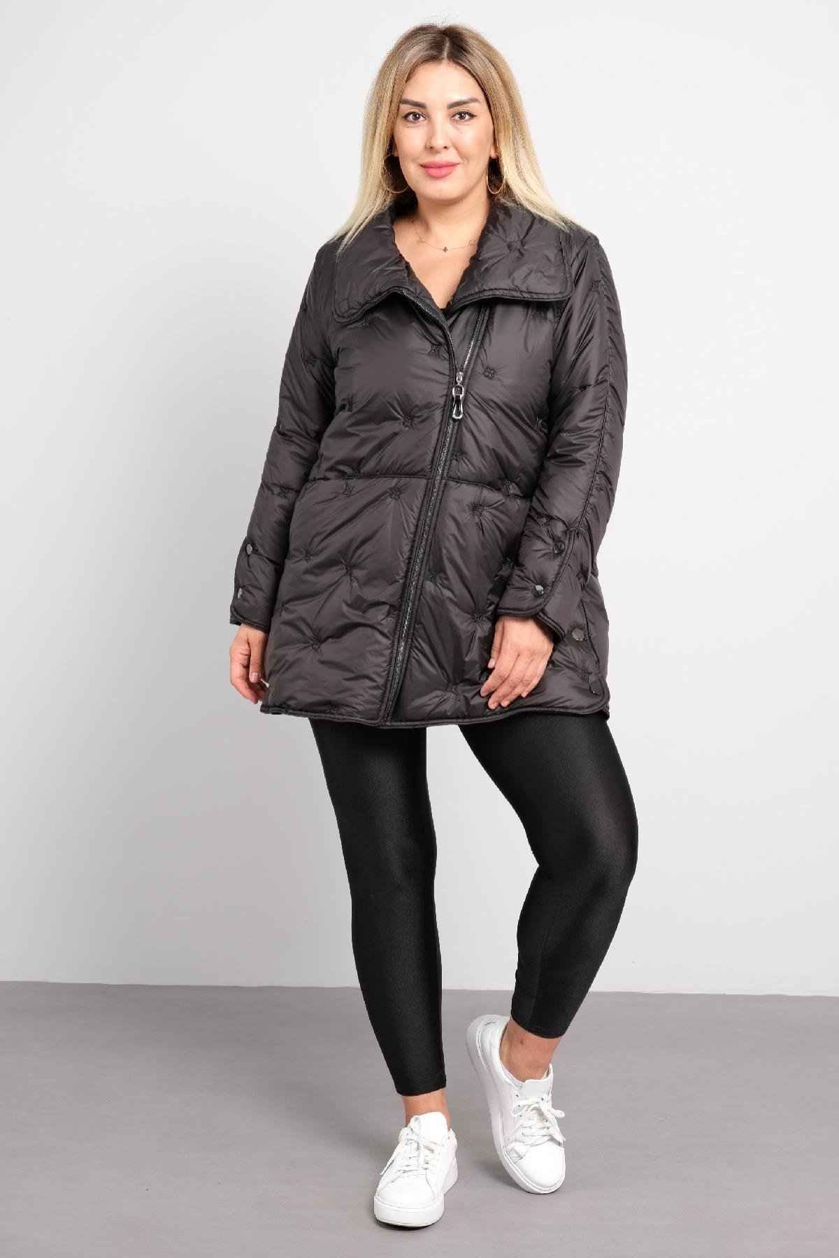 Önü fermuarlı büyük beden kadın kısa mont