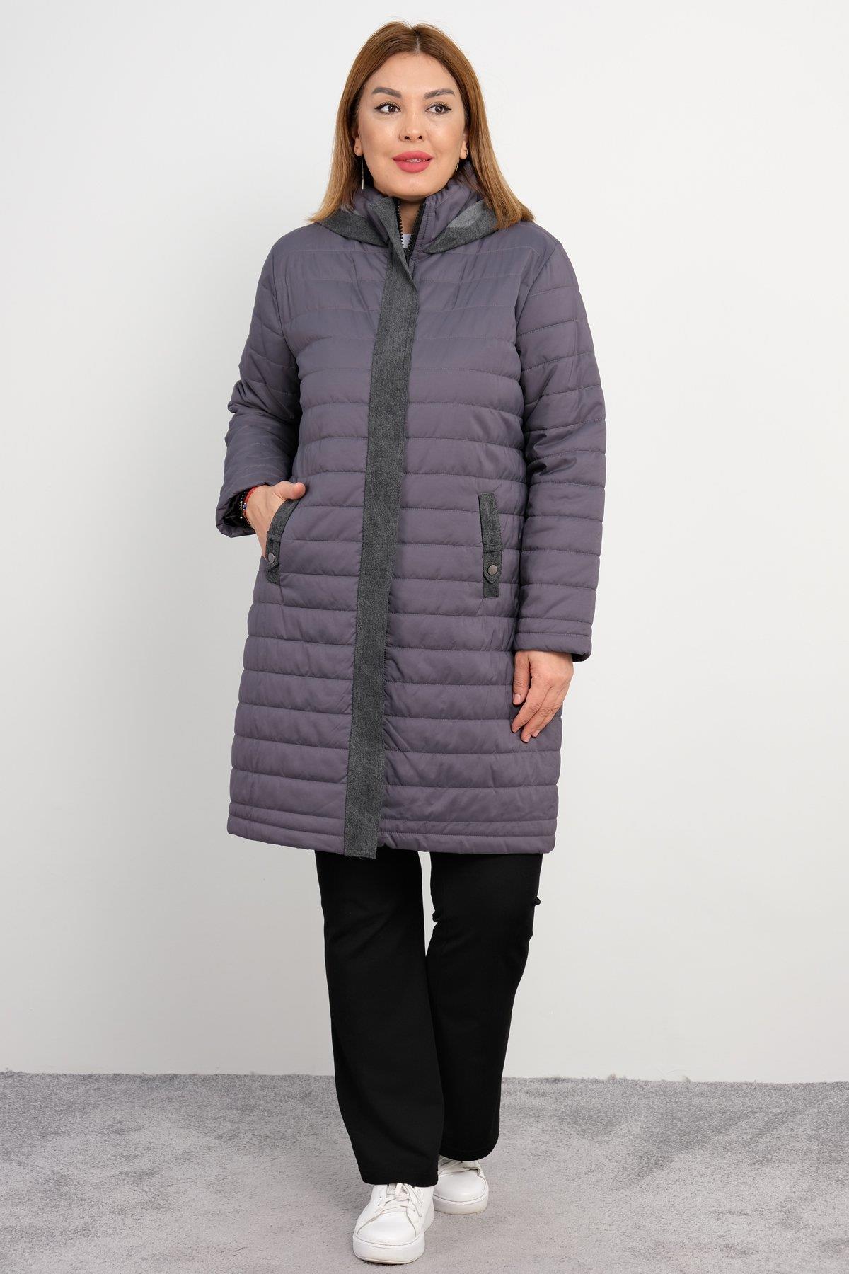 önü fermuarlı, kapşonlu uzun şişme mont