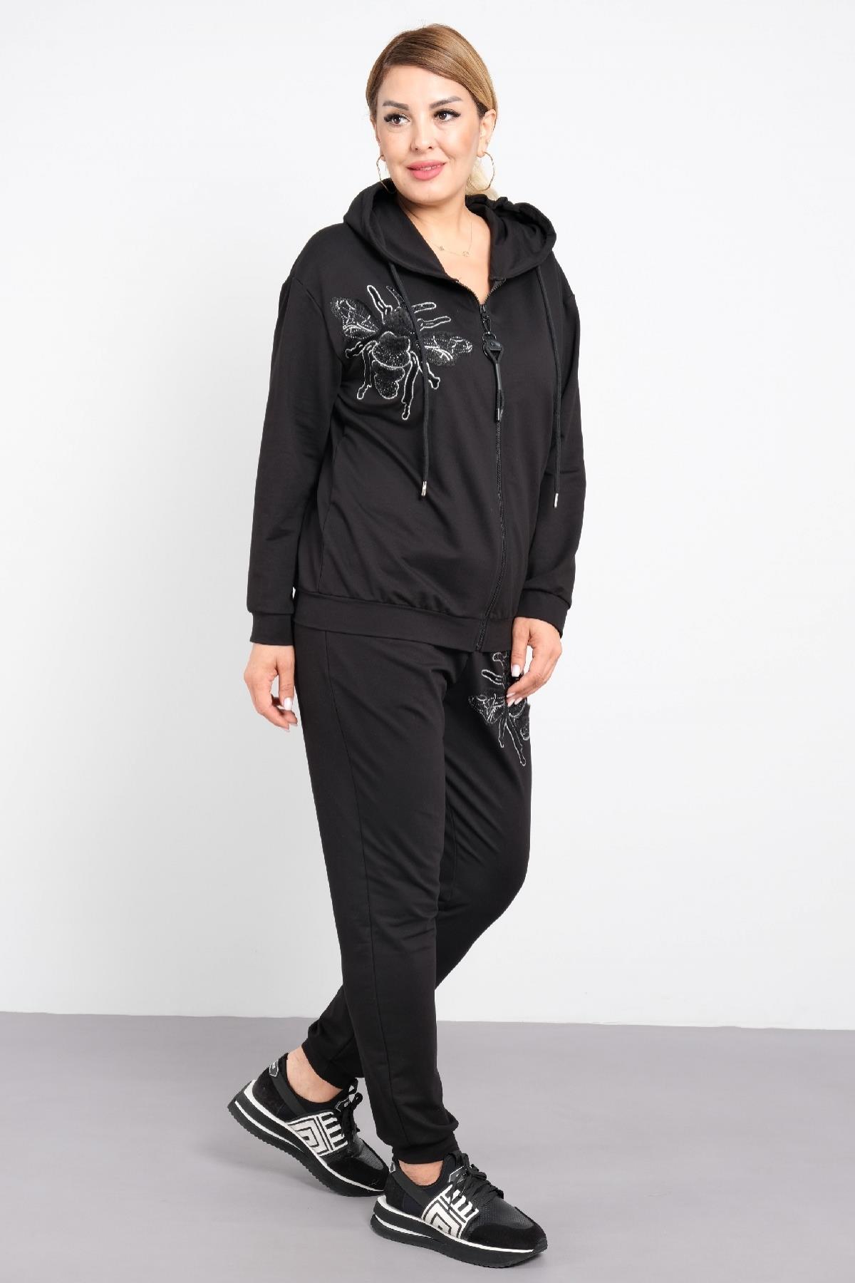 önünde arı baskılı, kapşonlu kadın takım