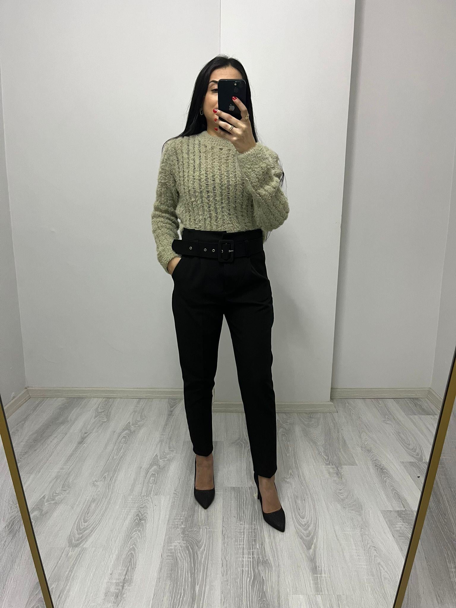 Atlas Kumaş Kare Toka Kemerli Pantolon Siyah
