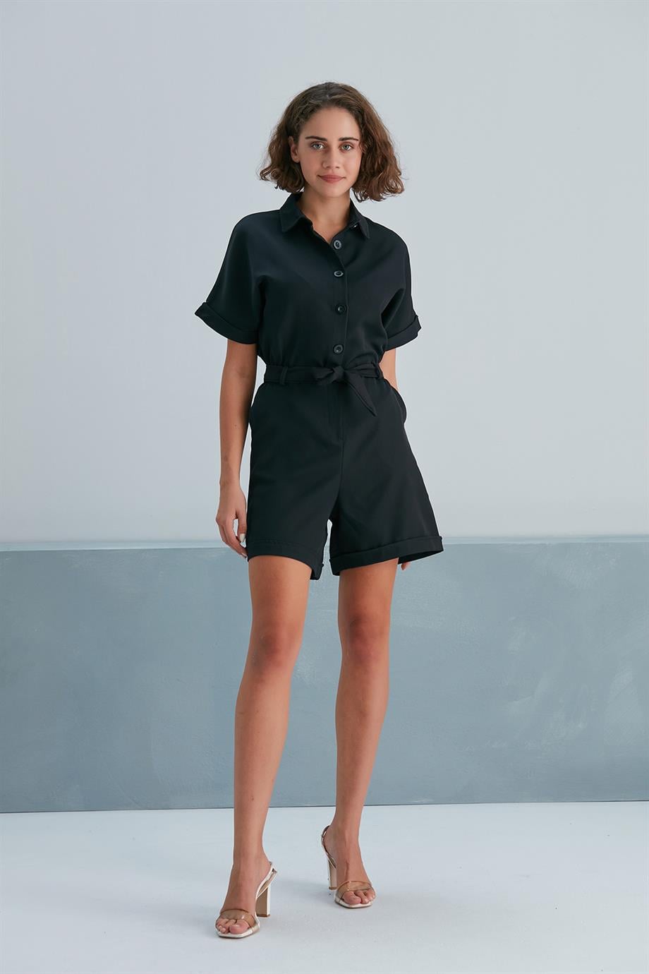 Dabil Kumaş Önden Düğmeli Şortlu Tulum Siyah