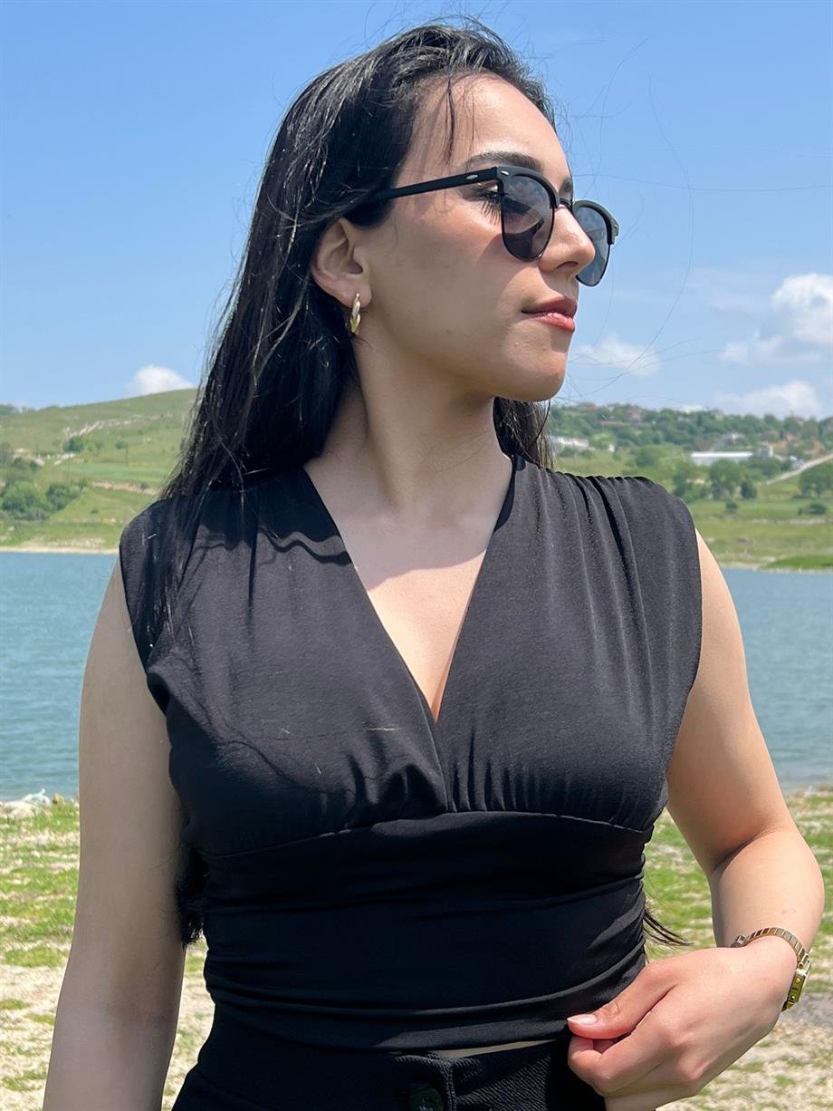 V Yaka Drapeli Sıfır Kol Bluz Siyah