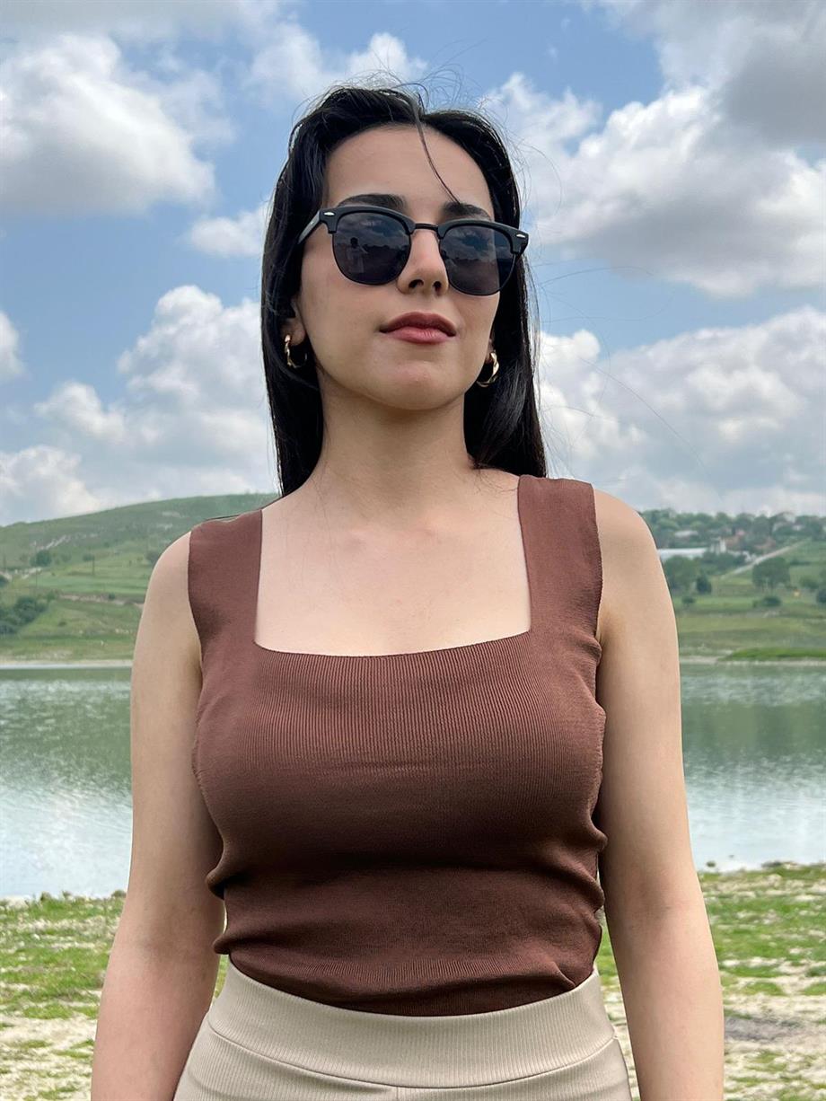 Kare Yaka Likralı Triko Bluz Kahverengi