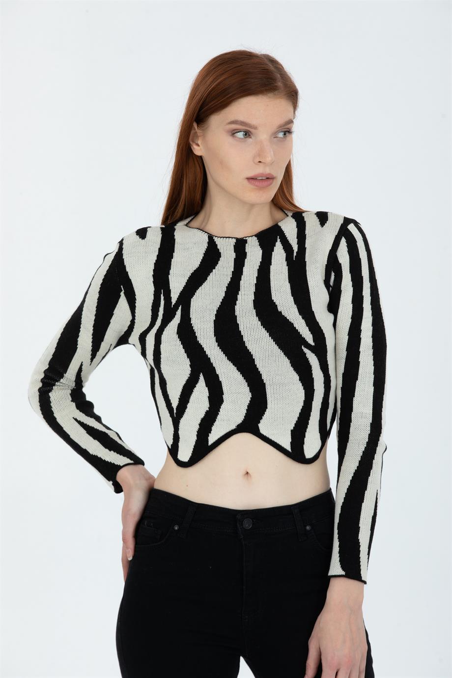 Kayık Yaka Örgü Desen Crop Kazak