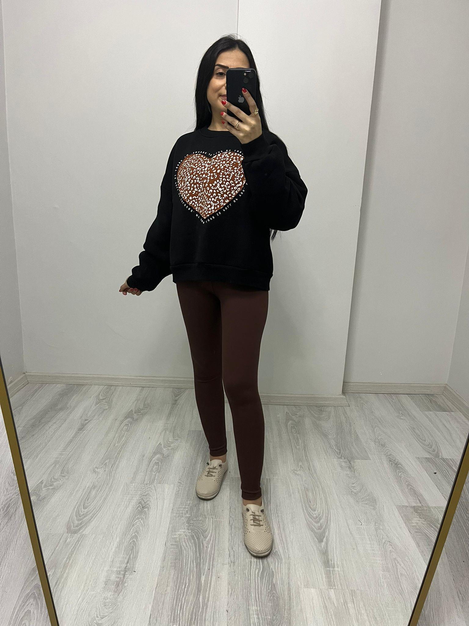 Üç İplik Önü Kalp Baskı Yazılı Sweatshırt Siyah