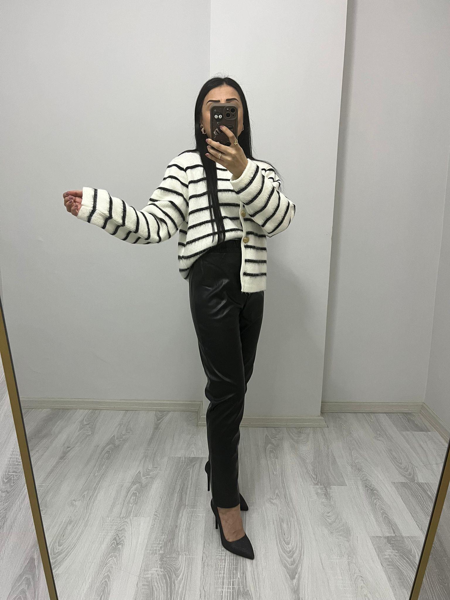 Yüksek Bel Lastikli Çıtçıtlı Boru Paça Deri Pantolon Siyah