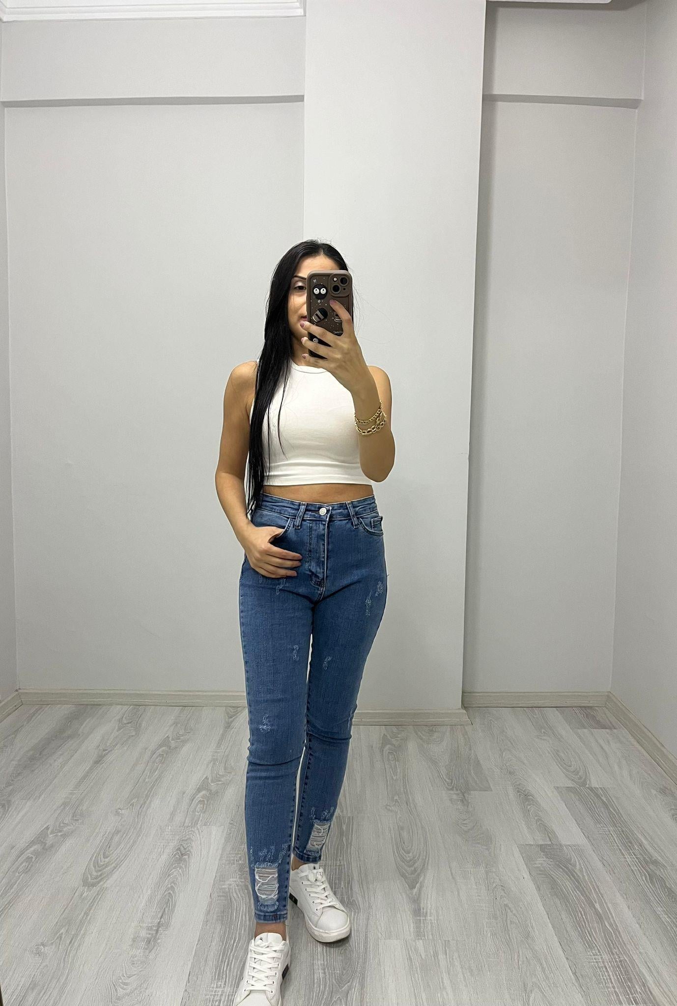 Yüksek Bel Yırtık Paça Detaylı Jean Mavi