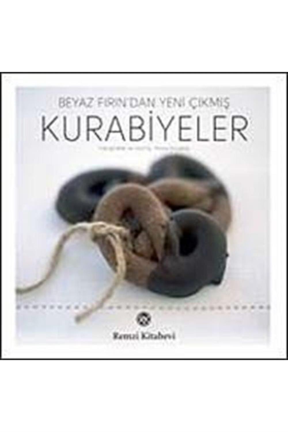 Beyaz Fırından Yeni Çıkmış Kurabiyeler