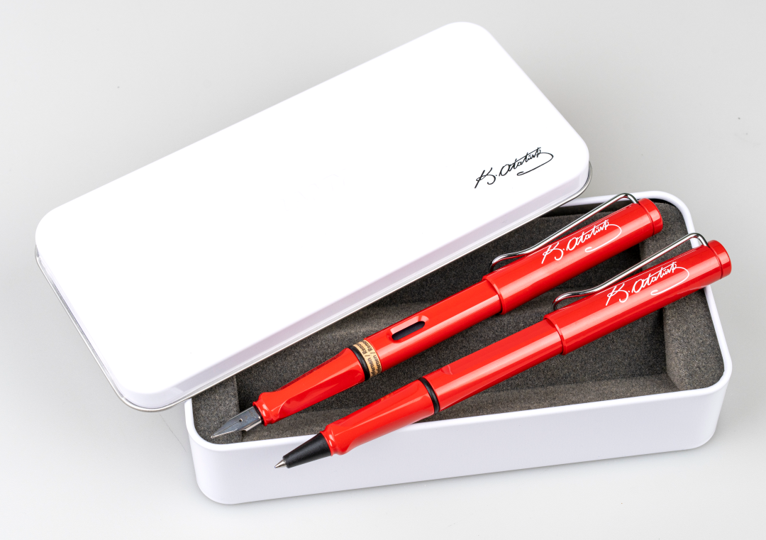 Lamy 2'li Safari Kırmızı Dolma&Roller Kalem Atatürk İmzalı Beyaz Metal Kutulu Seti