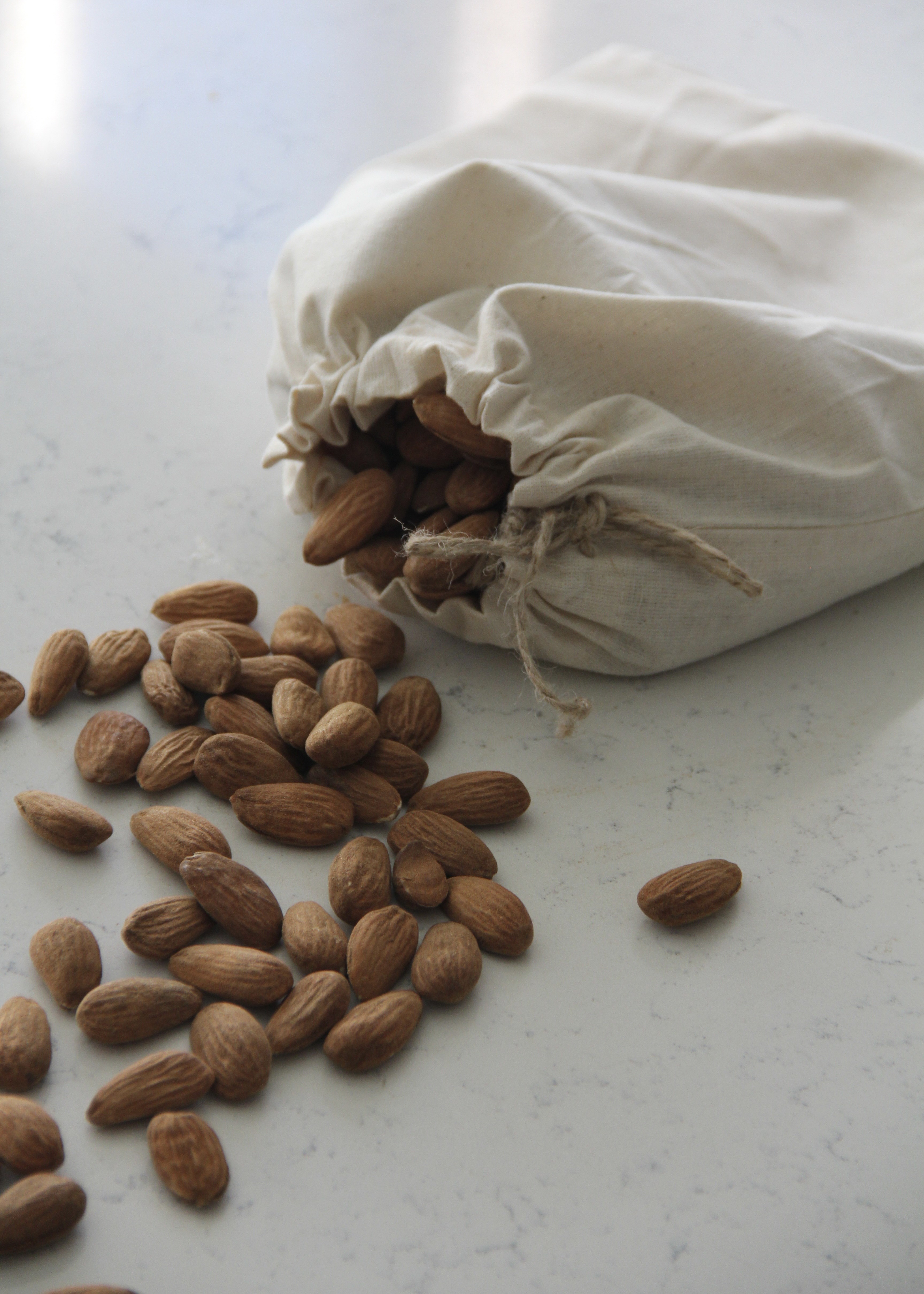 Datça Nurlu Bademi 1kg