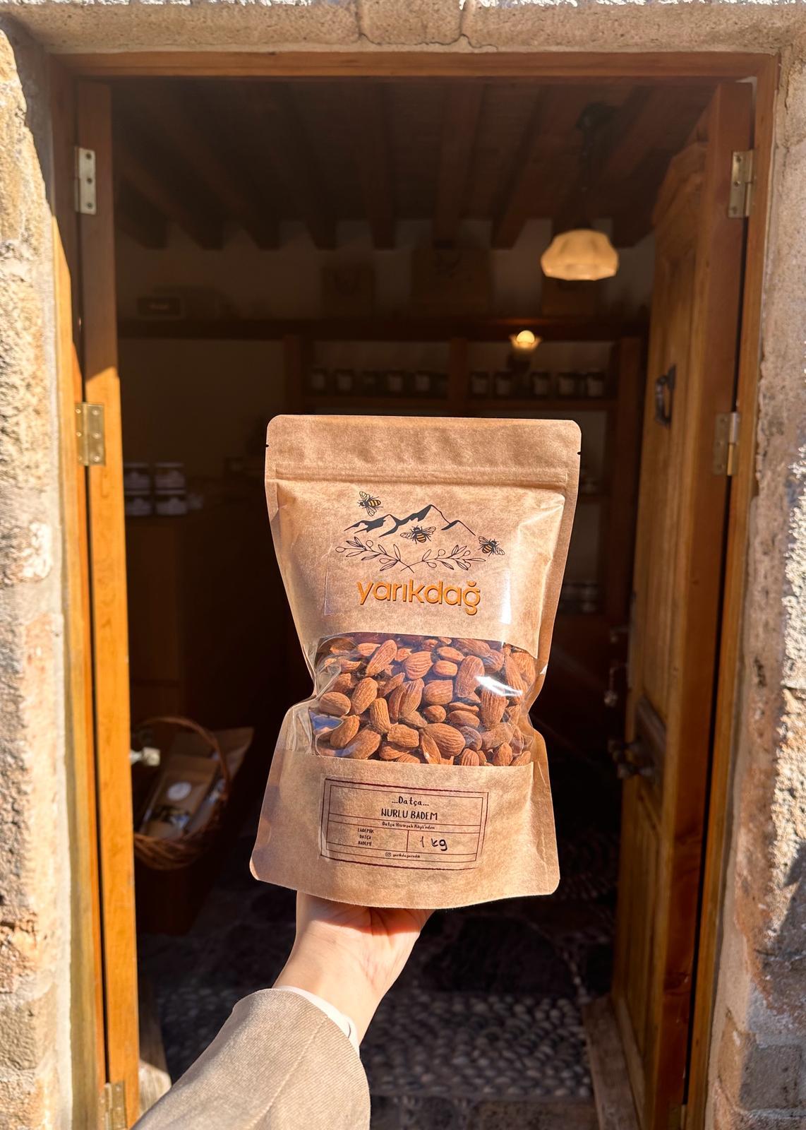Datça Nurlu Bademi 1kg