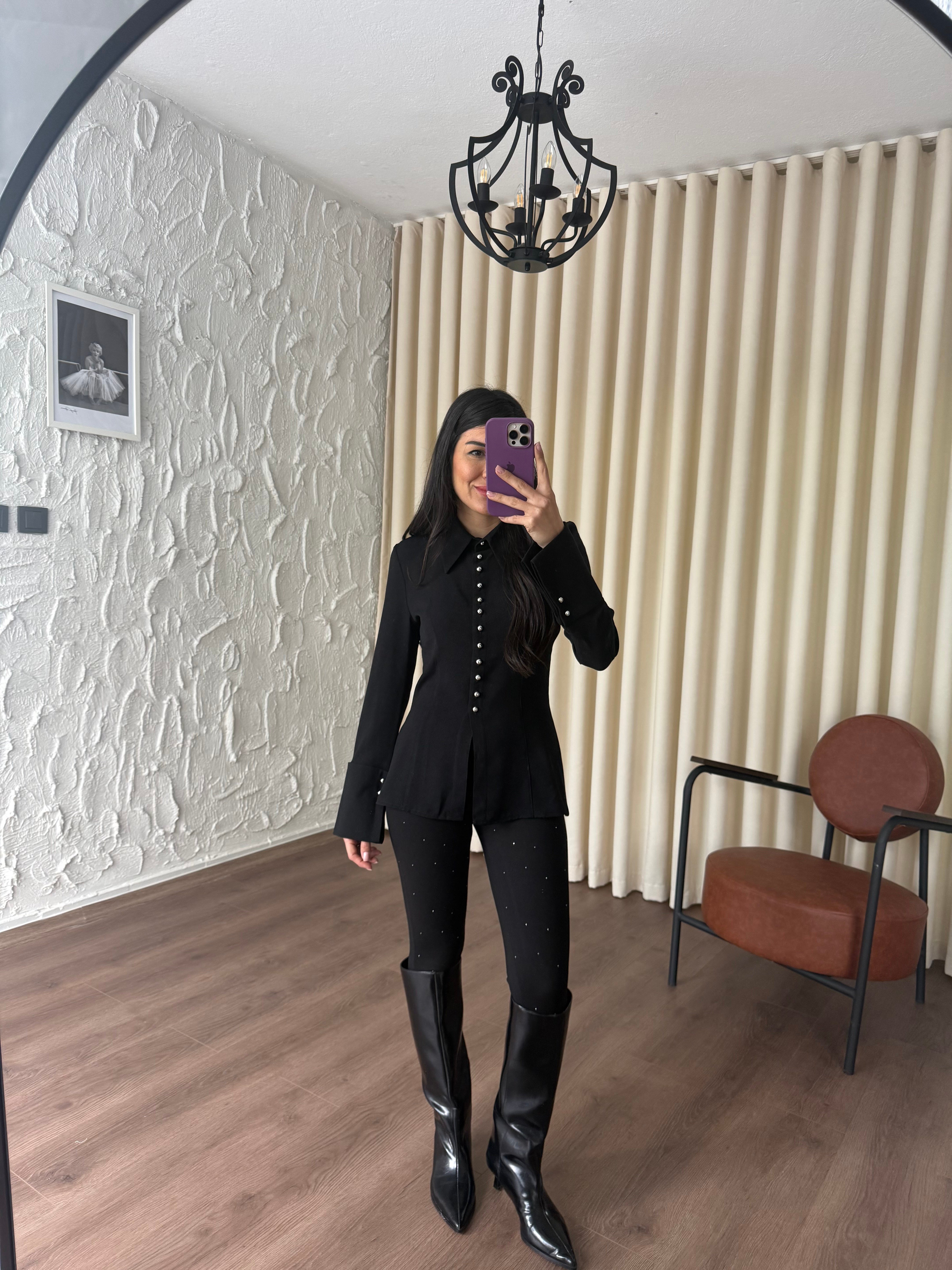 Belden Oturan Manşet Detaylı Siyah Gömlek