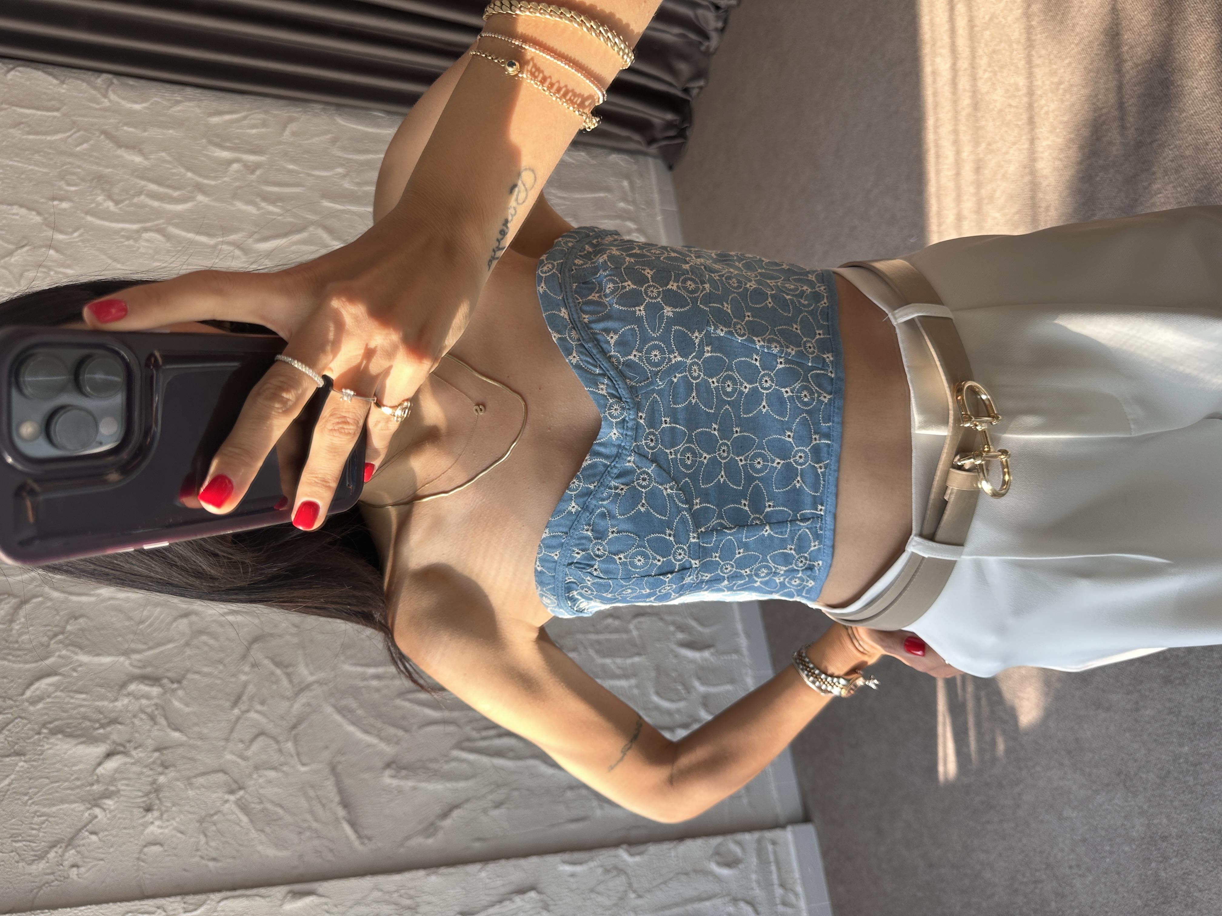 Çiçek Nakışlı Straplez Crop Bluz 