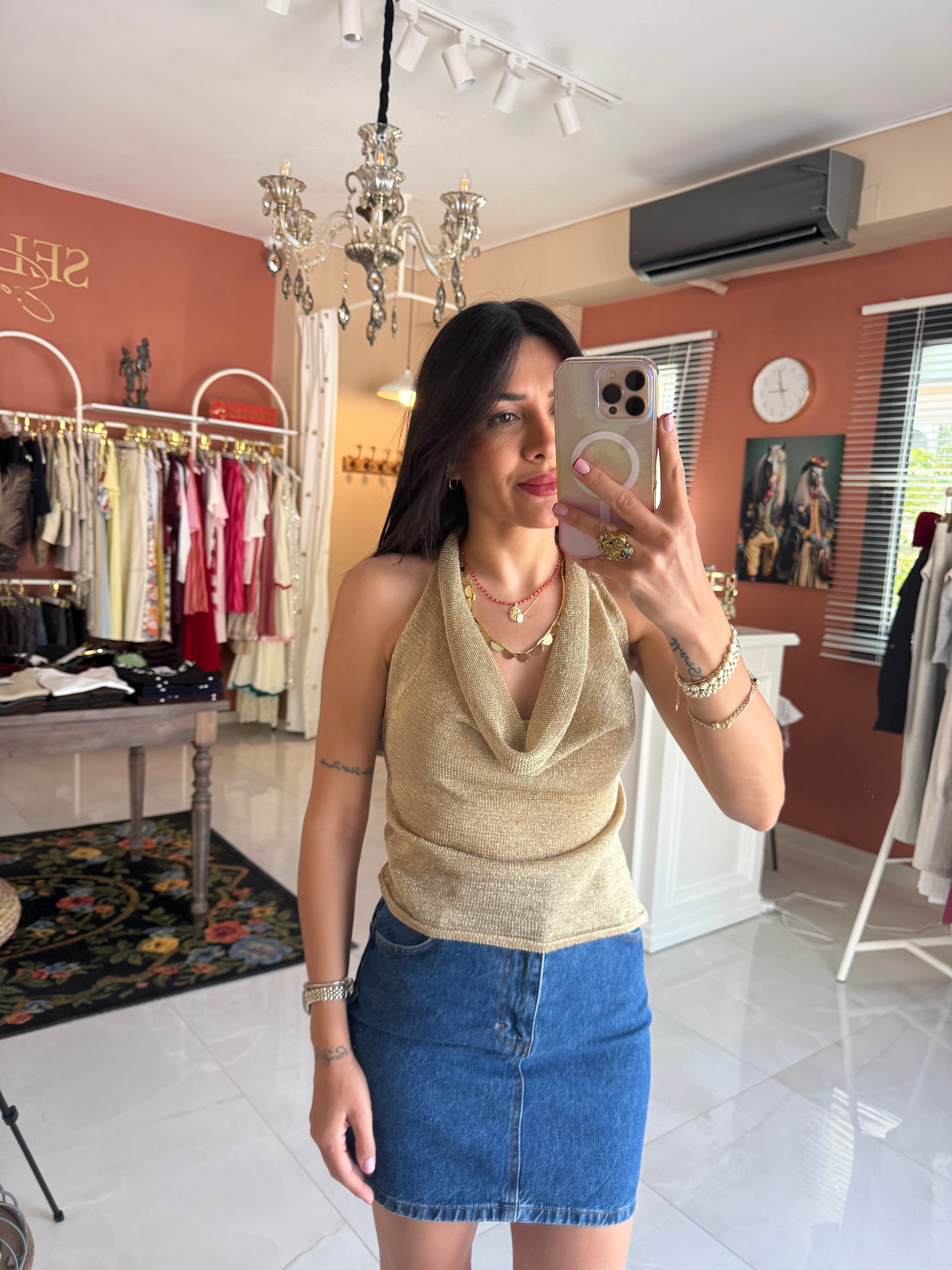 Degaje Yaka Sırt Dekolteli Gold Bluz