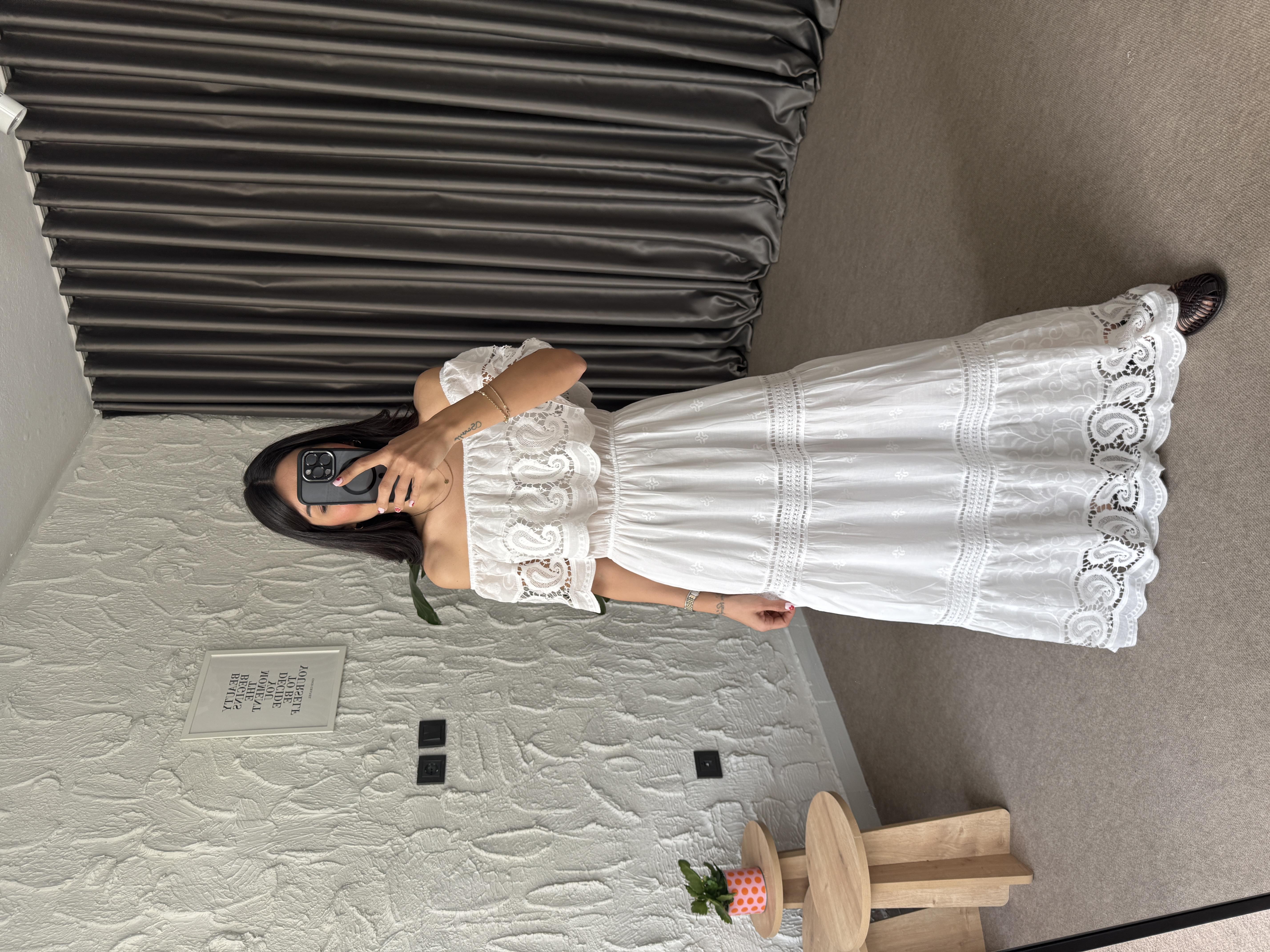 Fisto Nakış İşlemeli Madonna Yaka Elbise