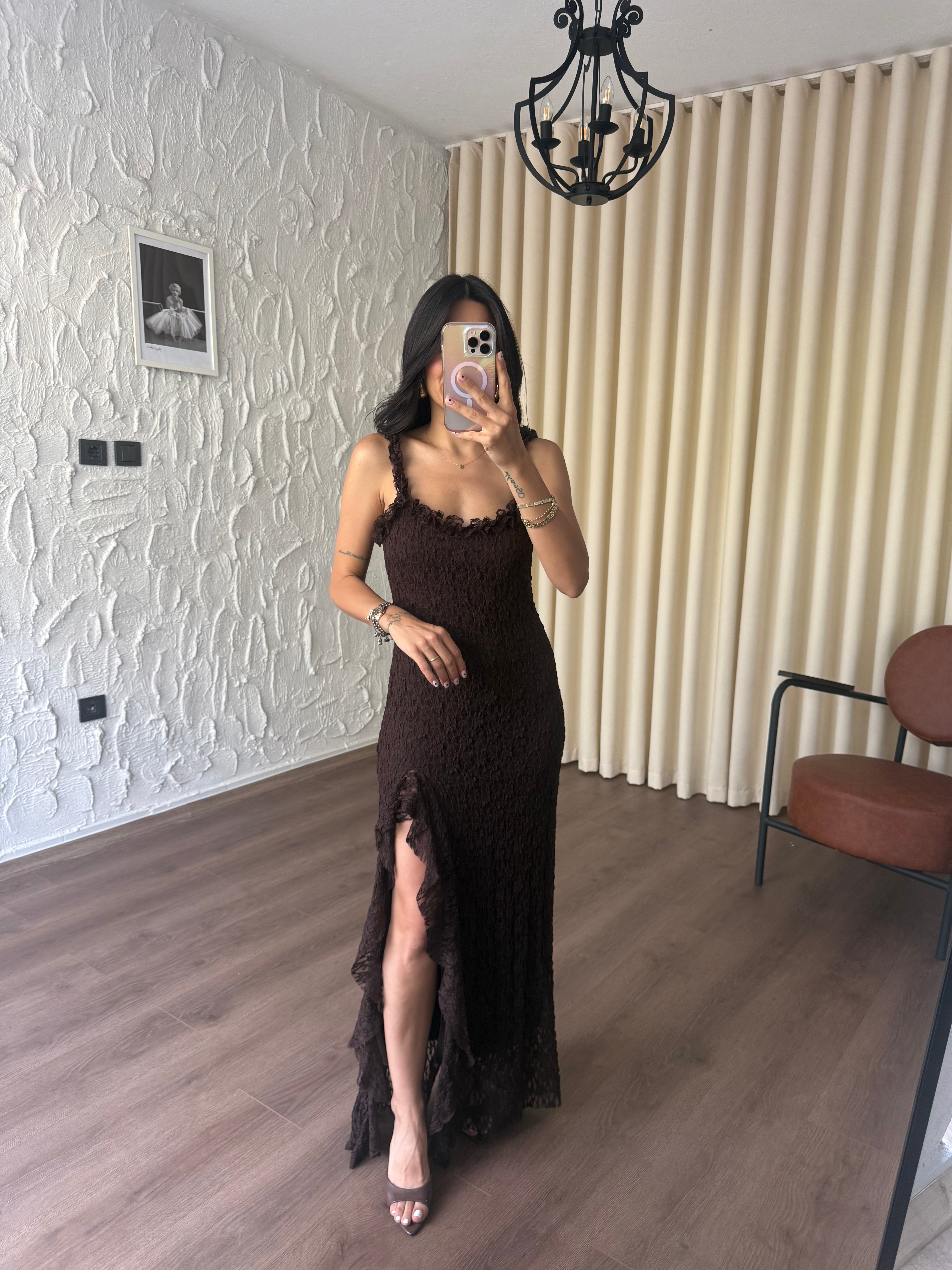 Güpür Dantelli Yırtmçlı Kahve Elbise