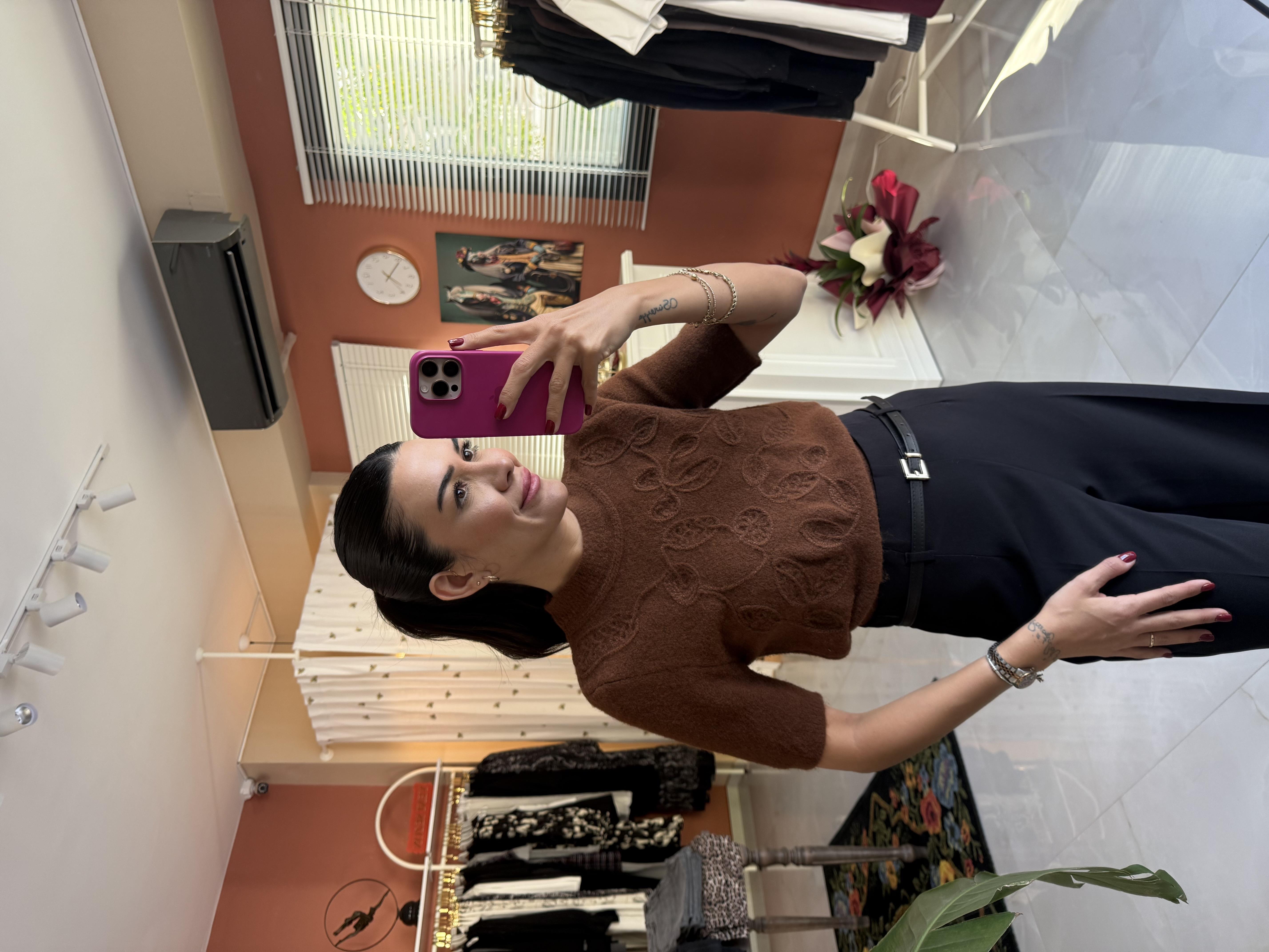 İşlemeli Mocha Triko Kazak