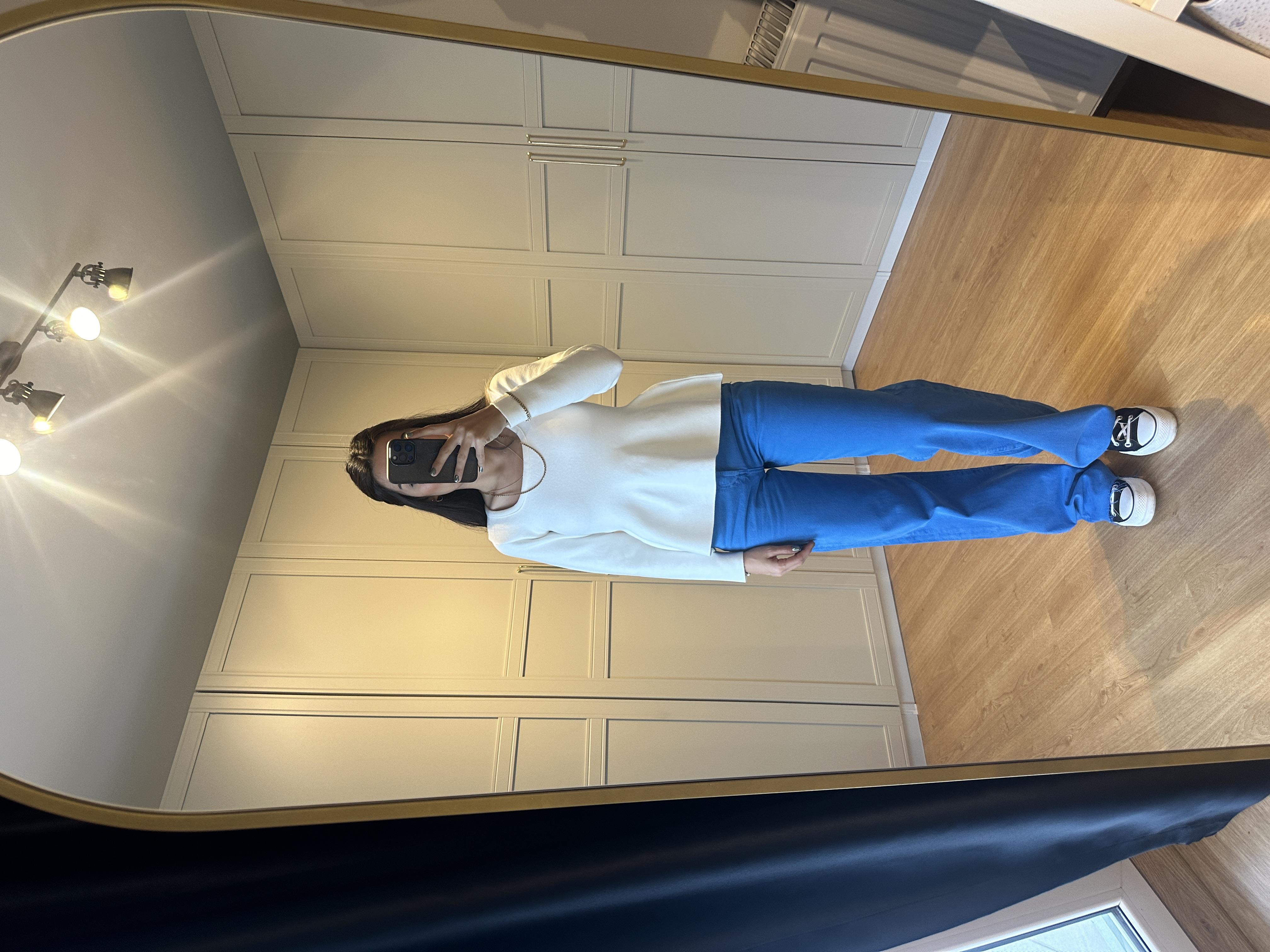 Mavi Paçası Kesik Pantolon