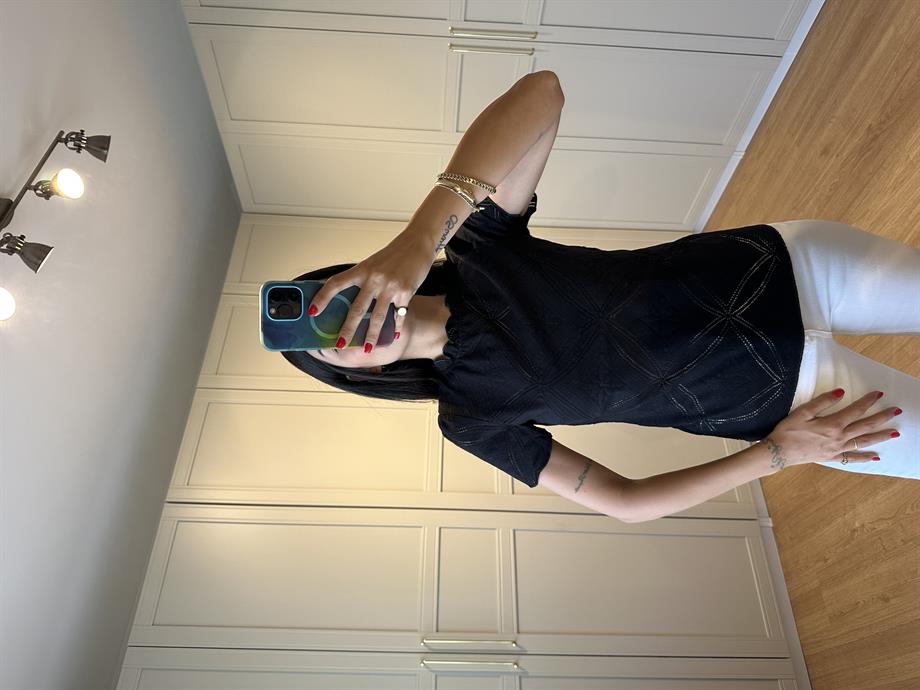 Naf Dantel Desenli Siyah Bluz