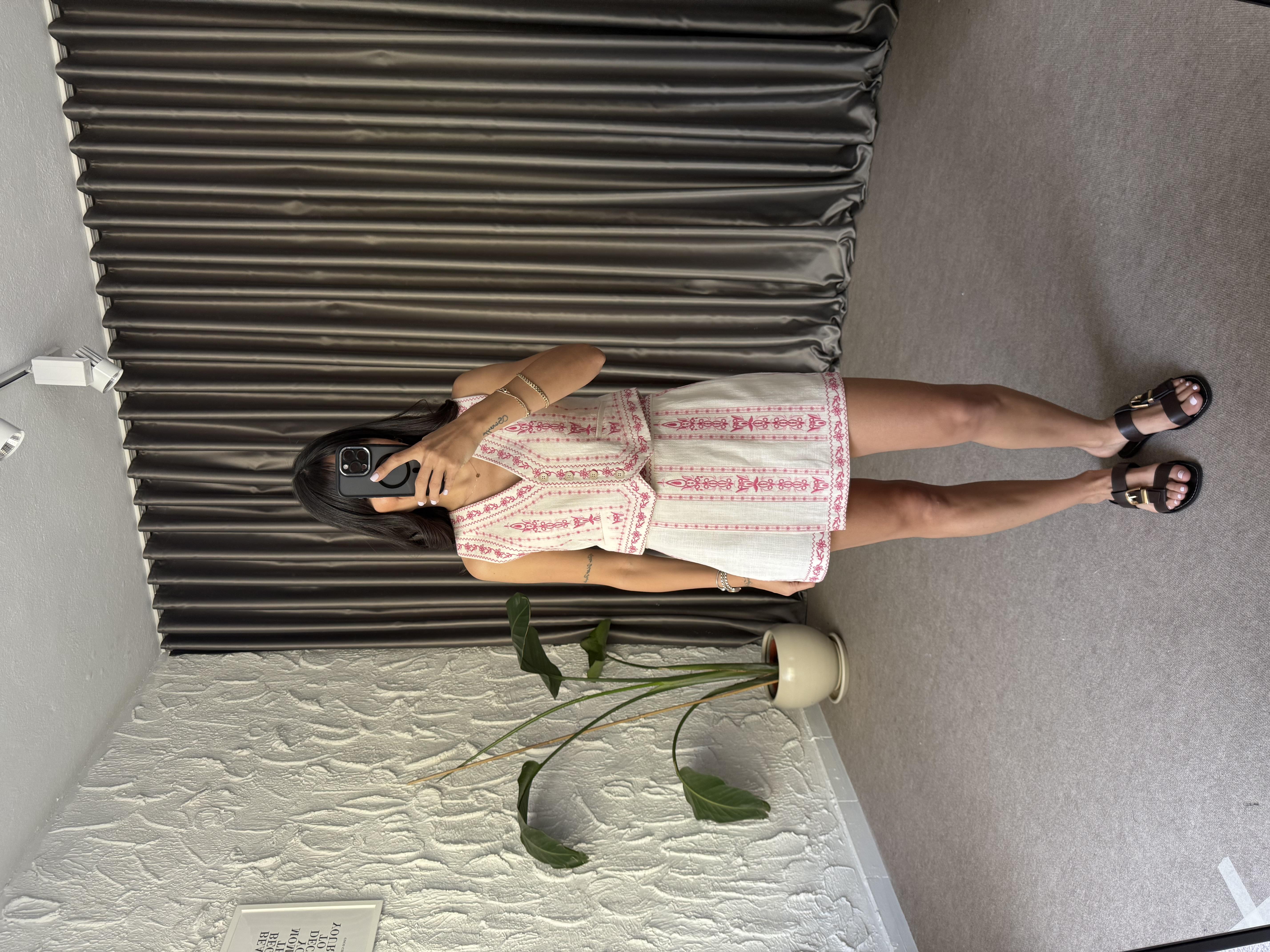 Pembe Nakış İşleme Yelek - Şort Etek