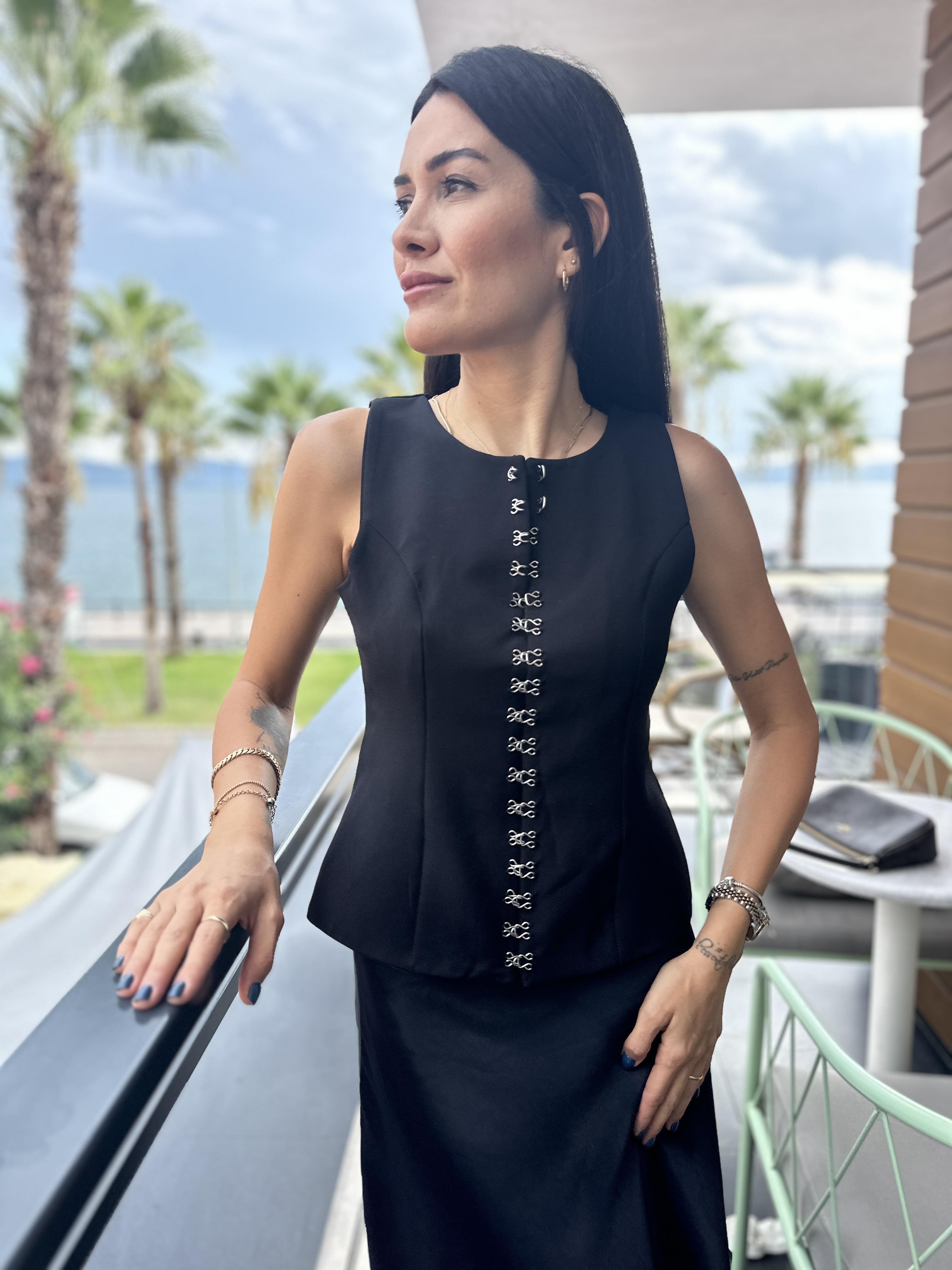 Siyah Agraf Detaylı Yelek