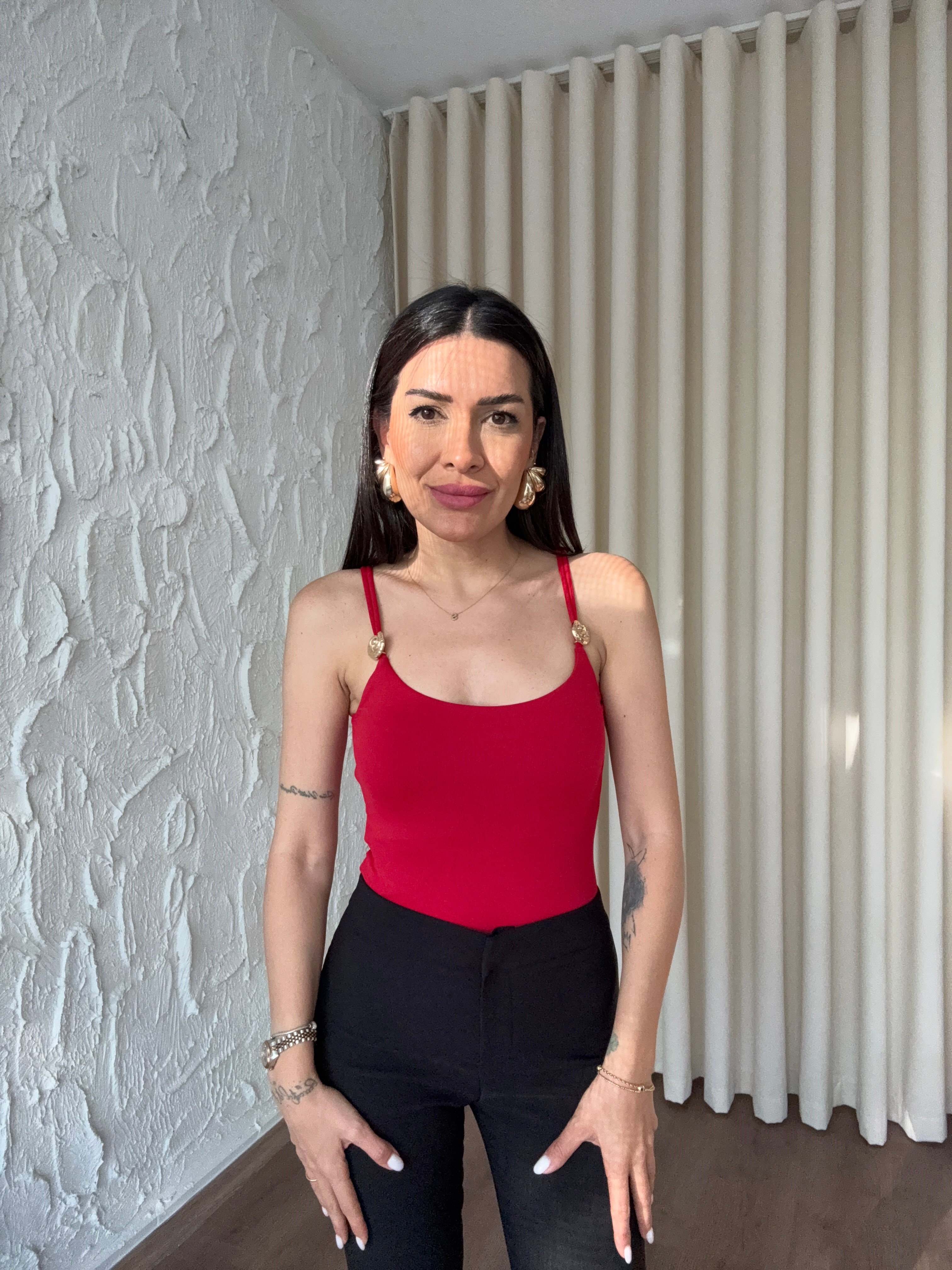 Toka Detaylı Kırmızı Bodysuit