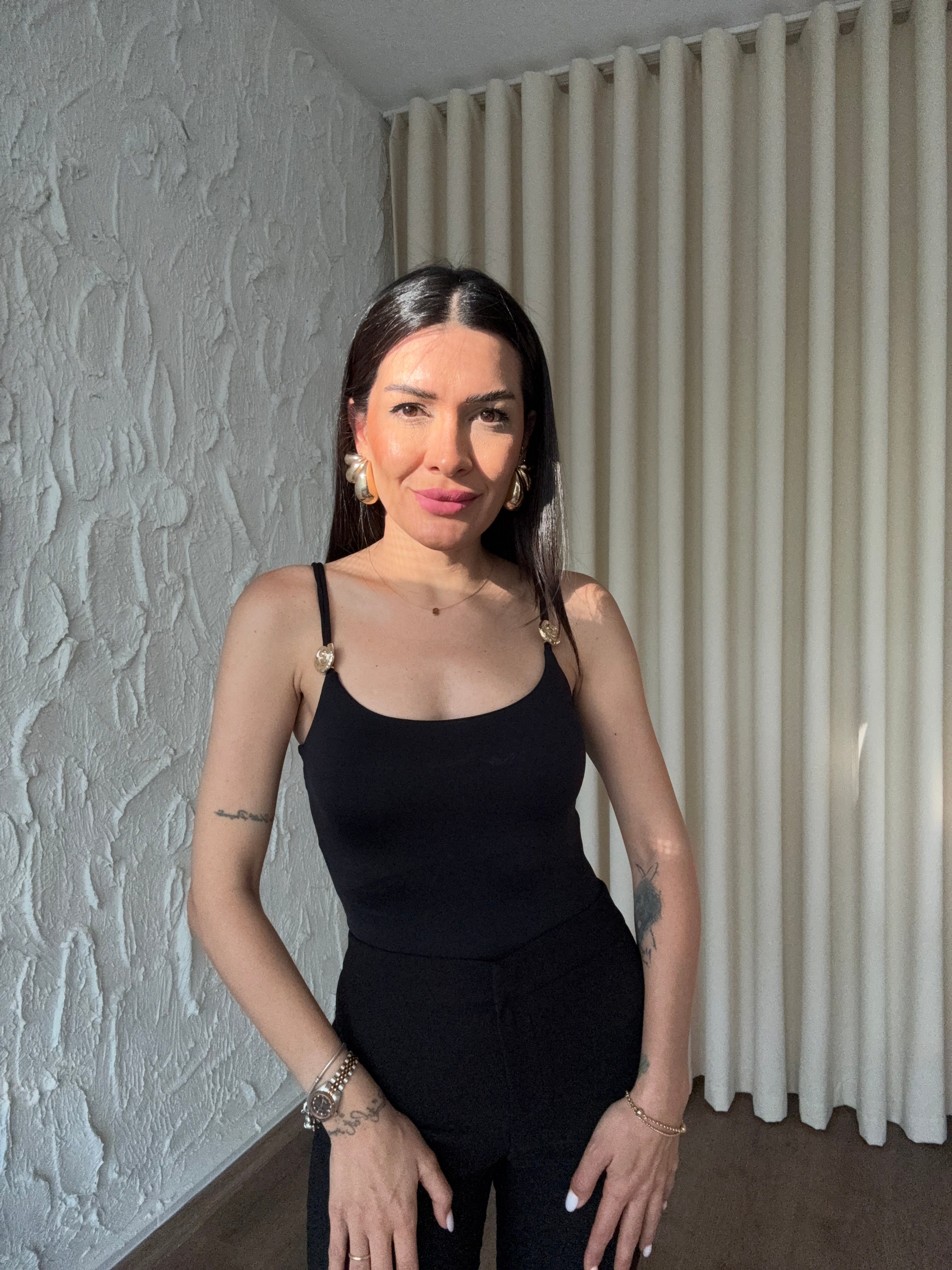 Toka Detaylı Siyah Bodysuit
