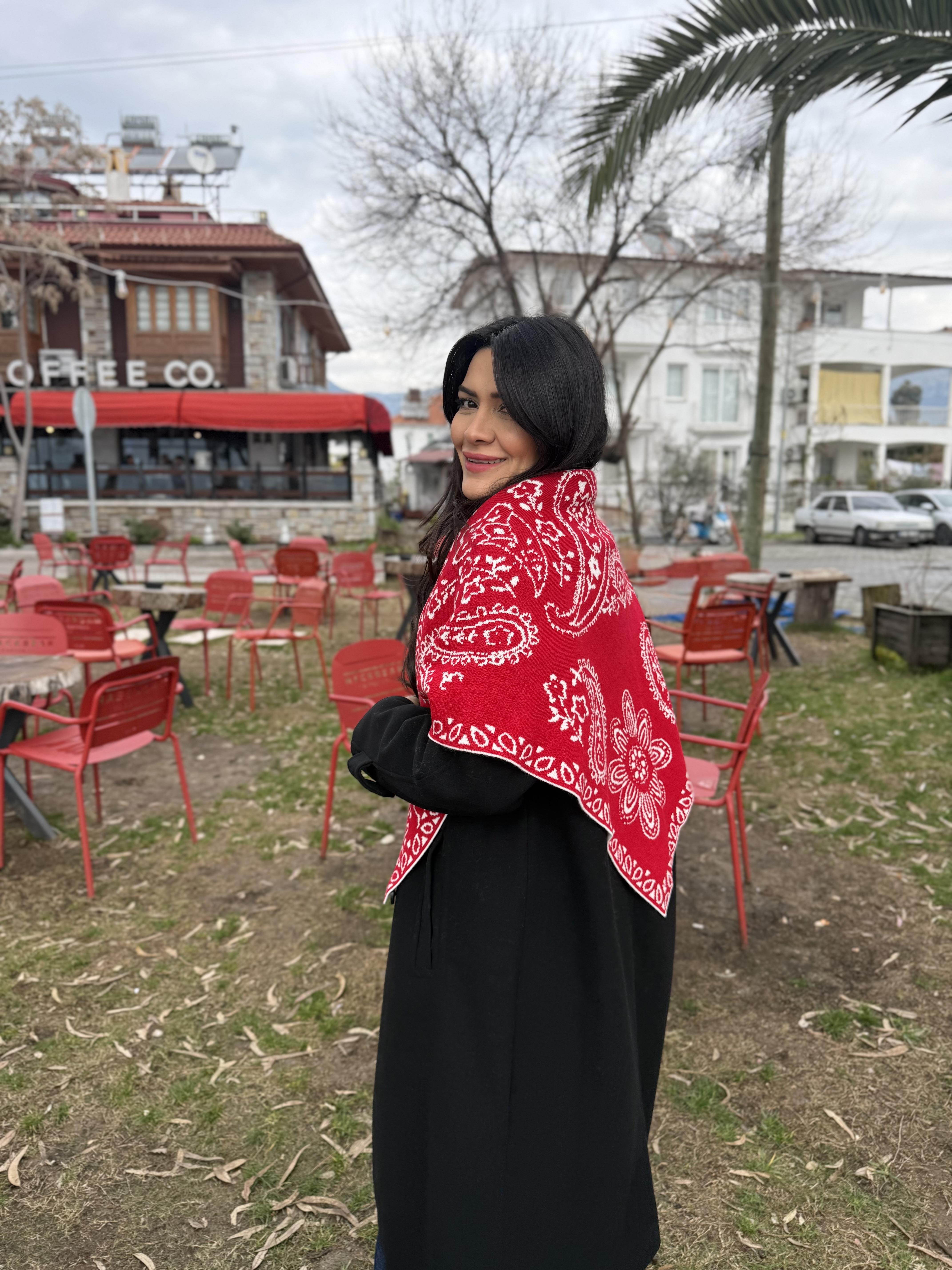 Üçgen Triko Kırmızı Krem Şal