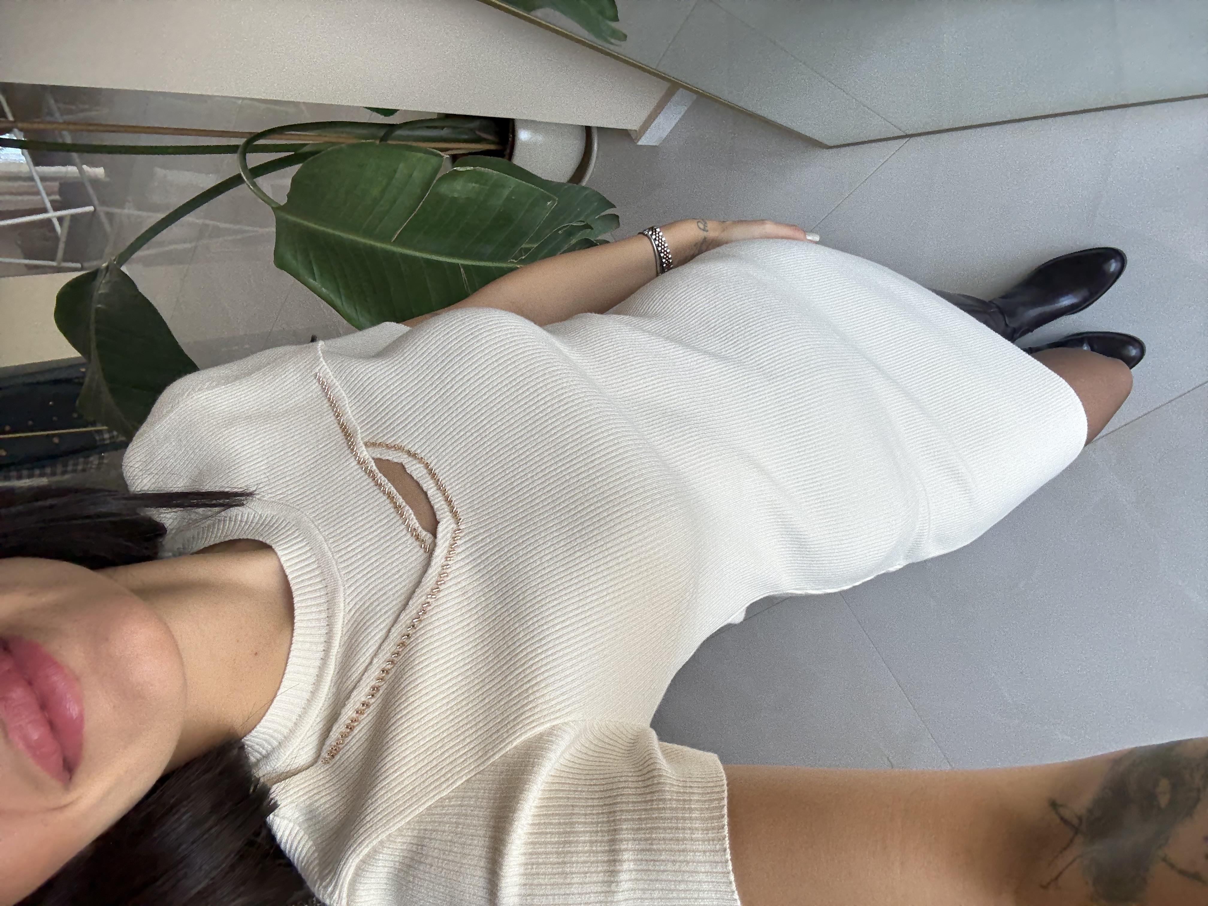 Vanilya Boncuk ve Göğüs Detay Triko Elbise