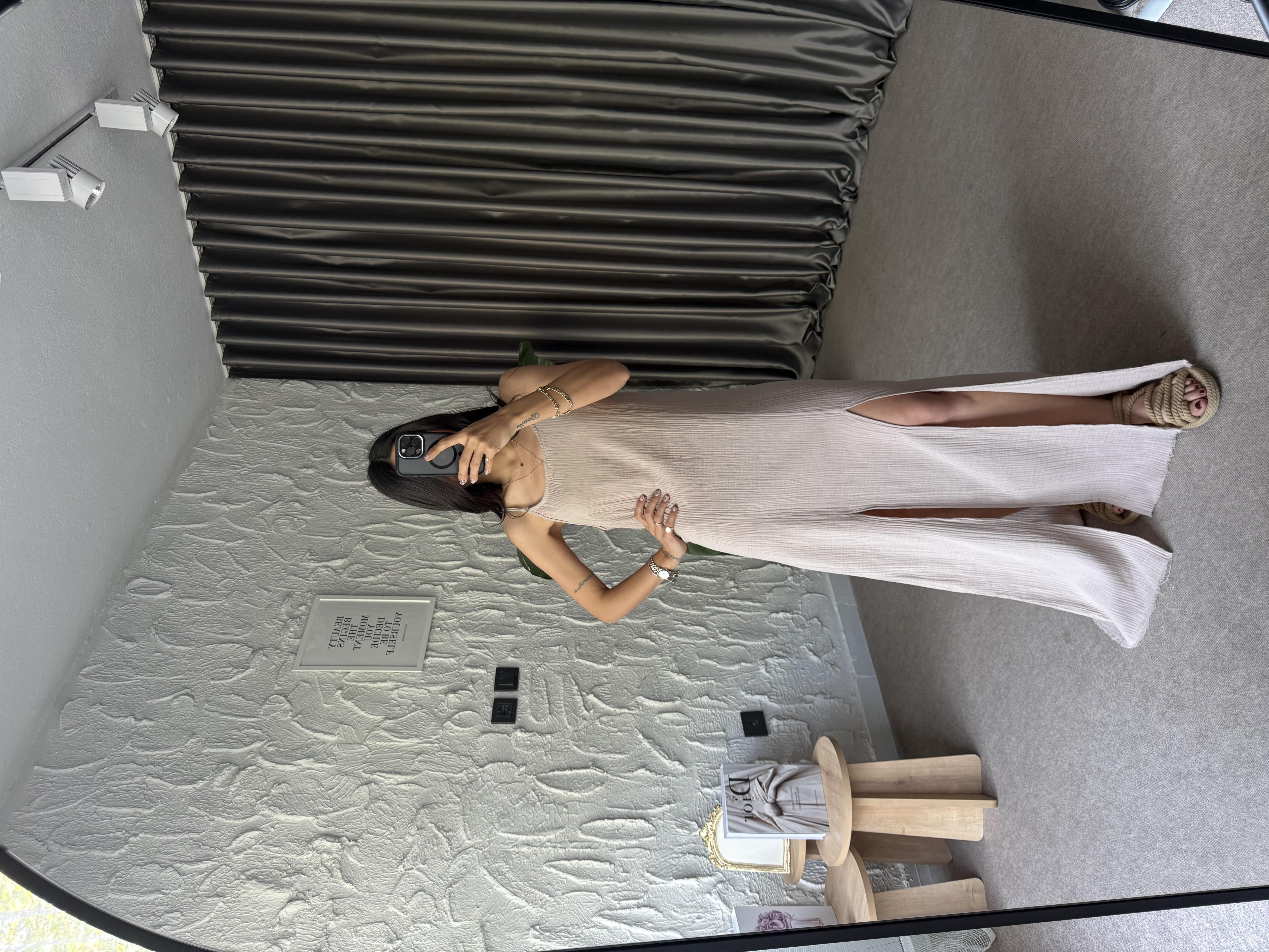 Yırtmaç Detaylı Askılı Müslin Elbise - Taş