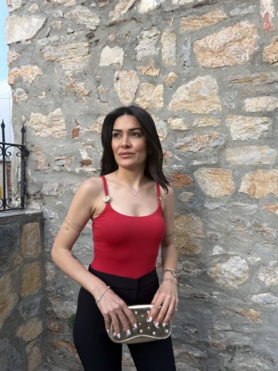 Toka Detaylı Kırmızı Bodysuit
