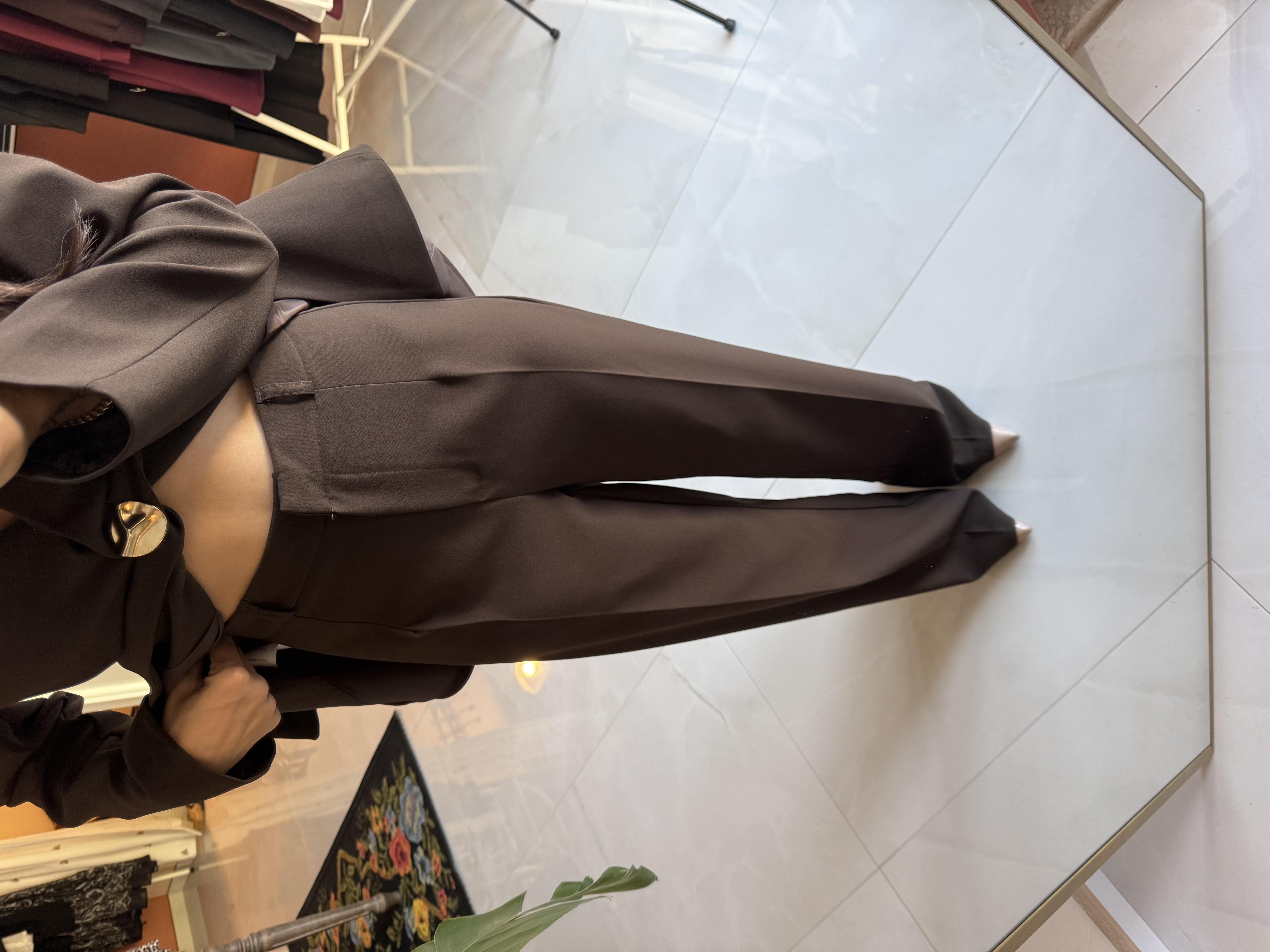 Asimetrik Kesim Kahverengi Blazer Takım · 5