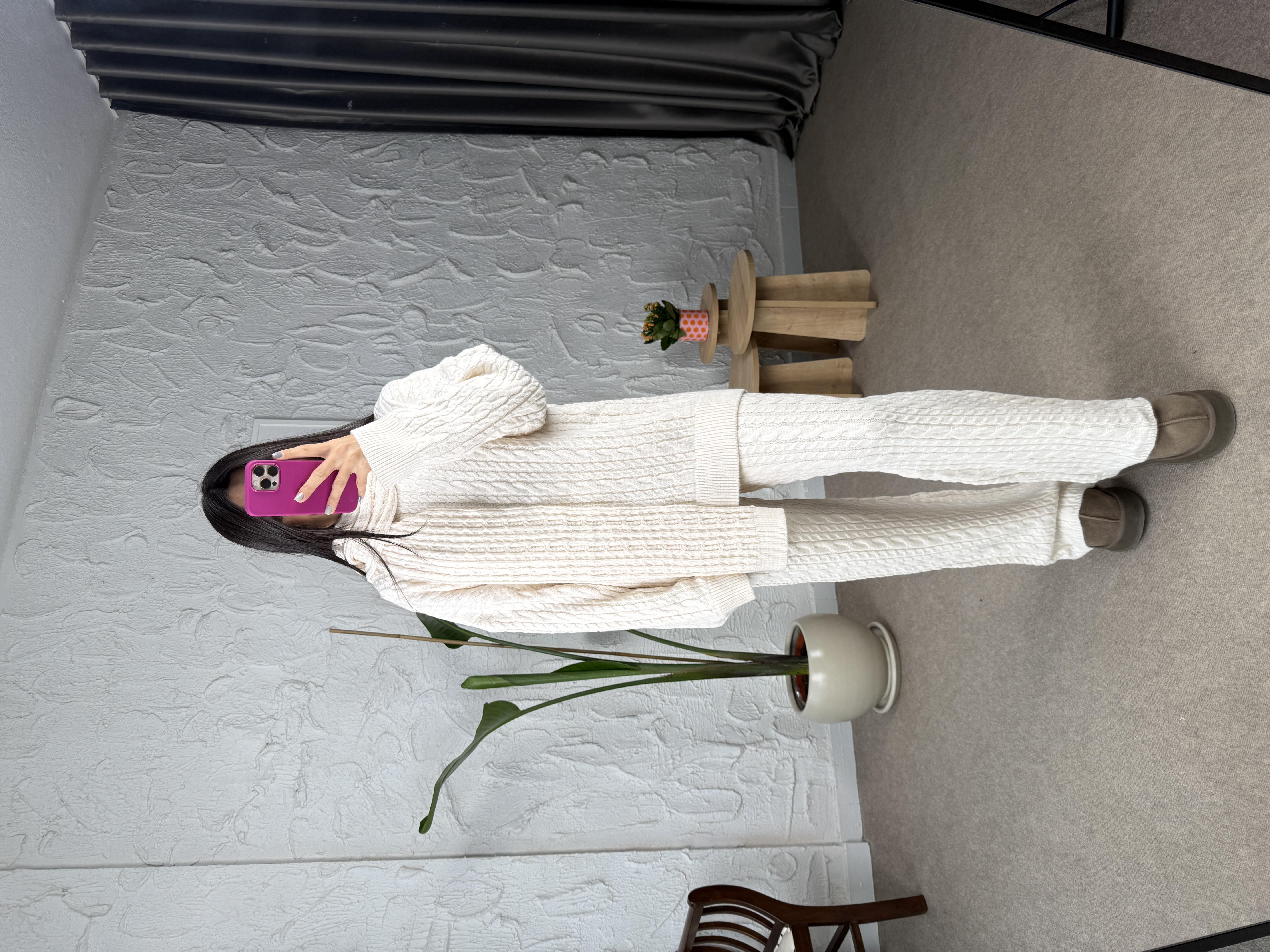 Atkı Detaylı Ekru Triko Takım