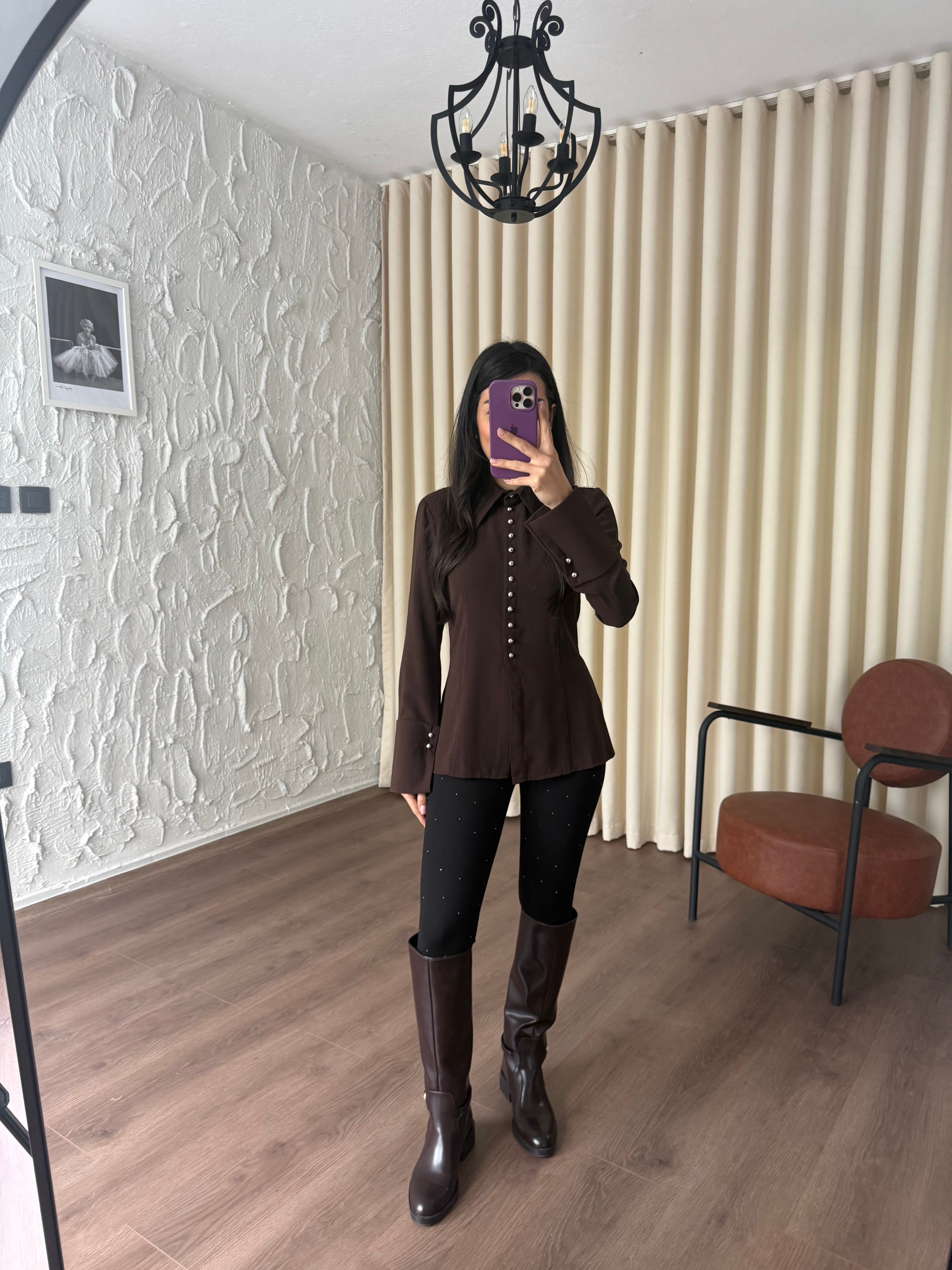 Belden Oturan Manşet Detaylı Kahve Gömlek