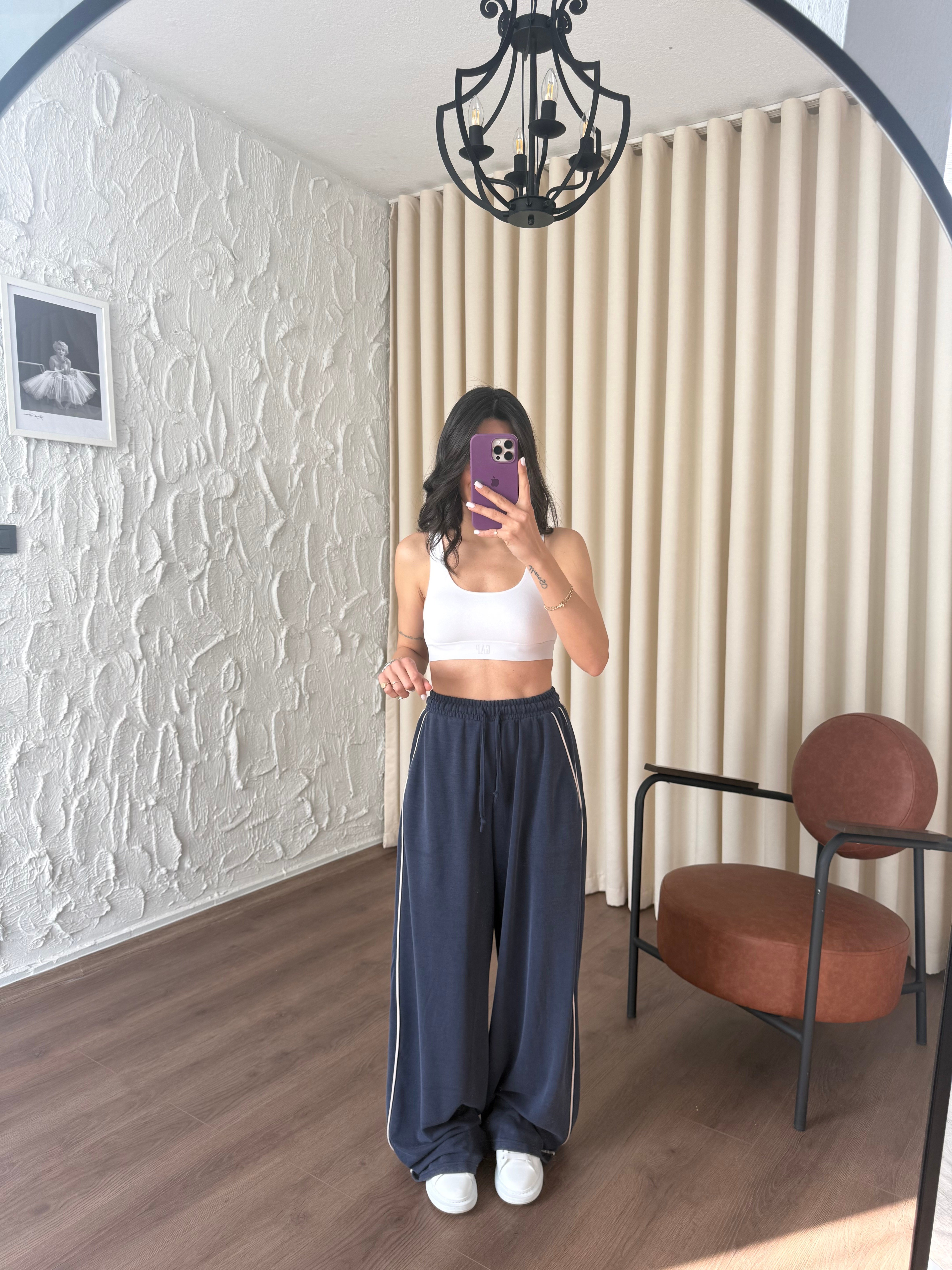 Beyaz Biyeli Lacivert Eşofman Altı