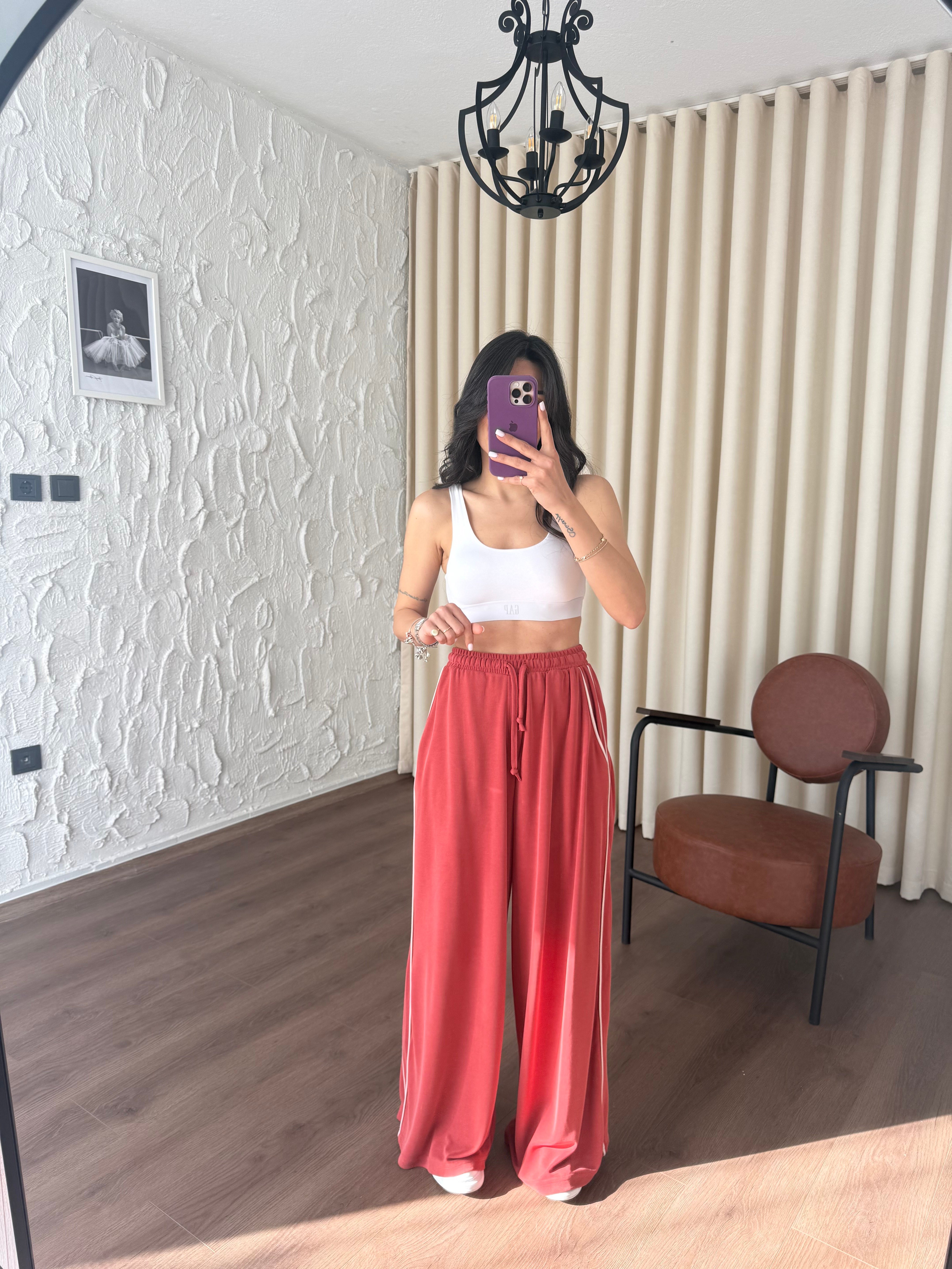 Beyaz Biyeli Nar Çiçeği Eşofman Altı