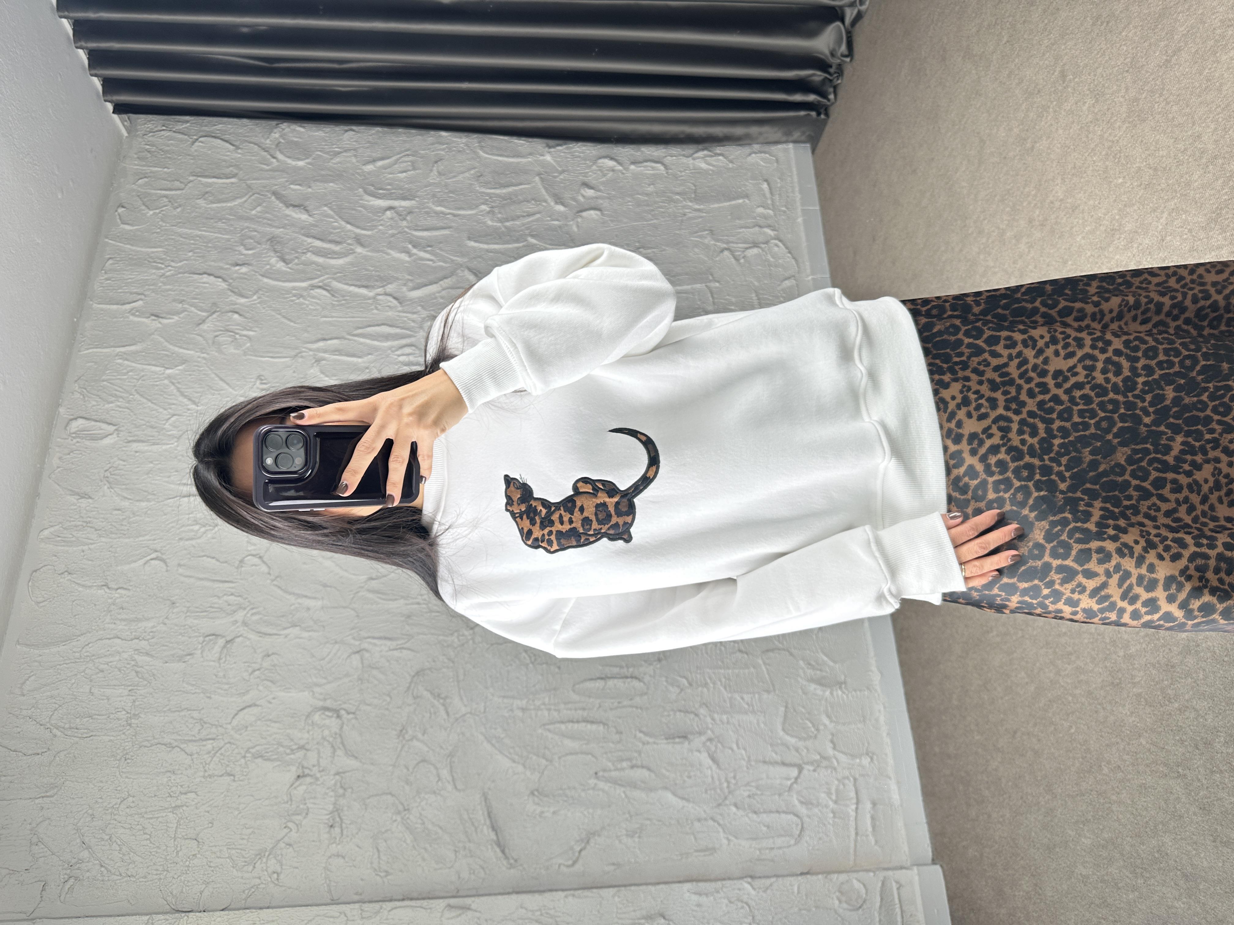 Beyaz Leopar Baskı Sweatshirt