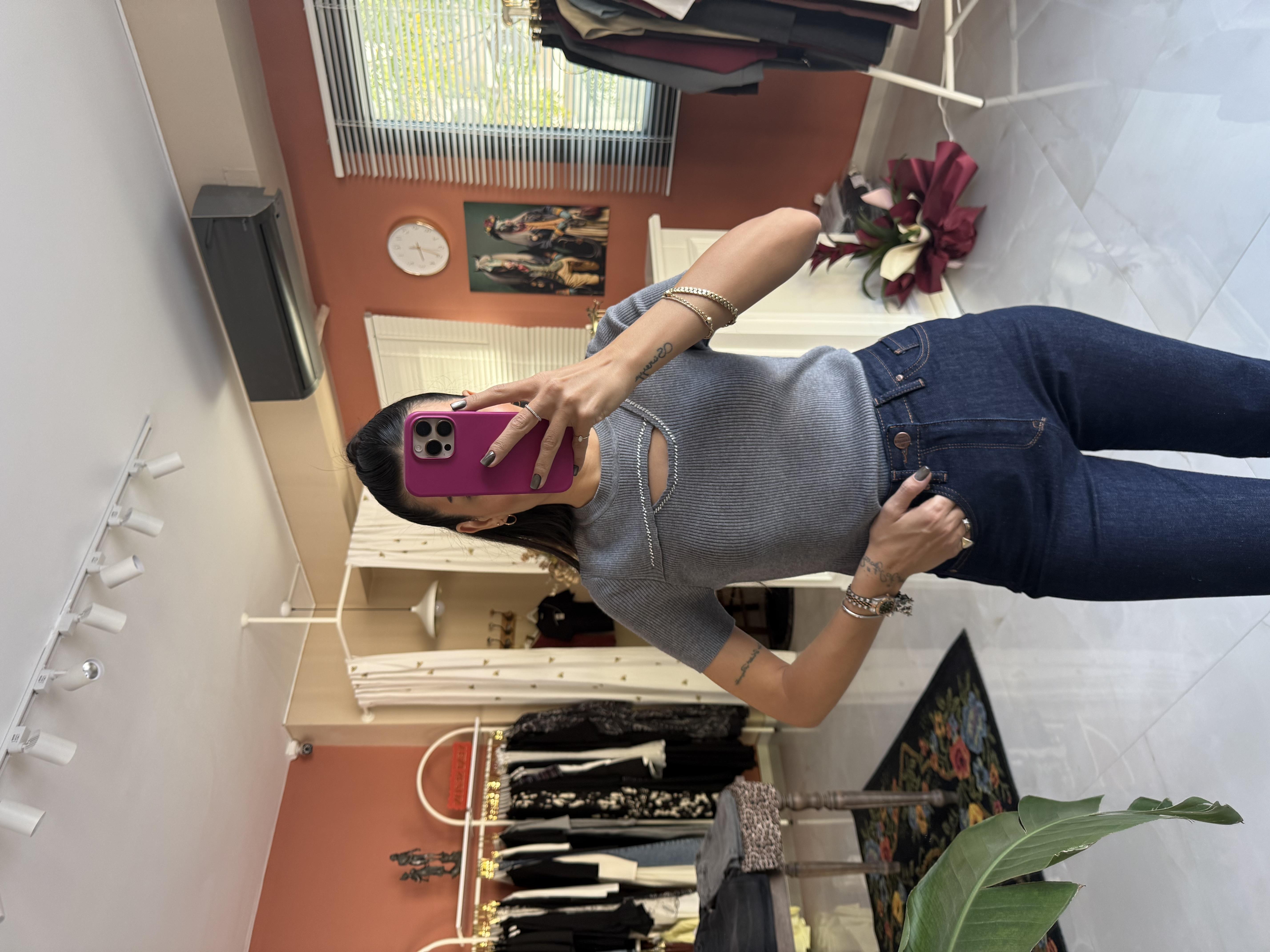 Boncuk ve Göğüs Detay Gri Triko