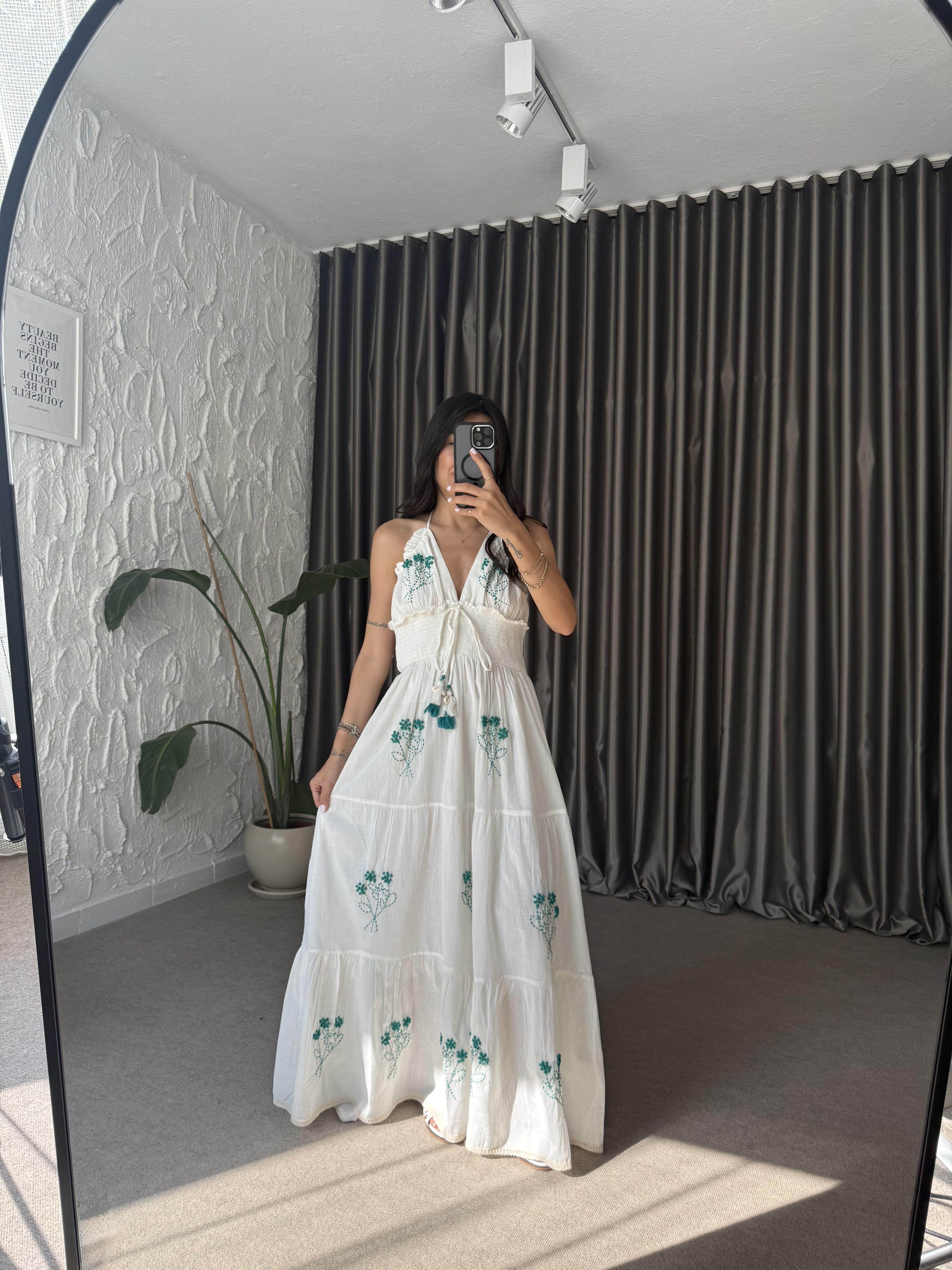 Boyundan Bağlamalı Yeşil Nakış İşlemeli Elbise