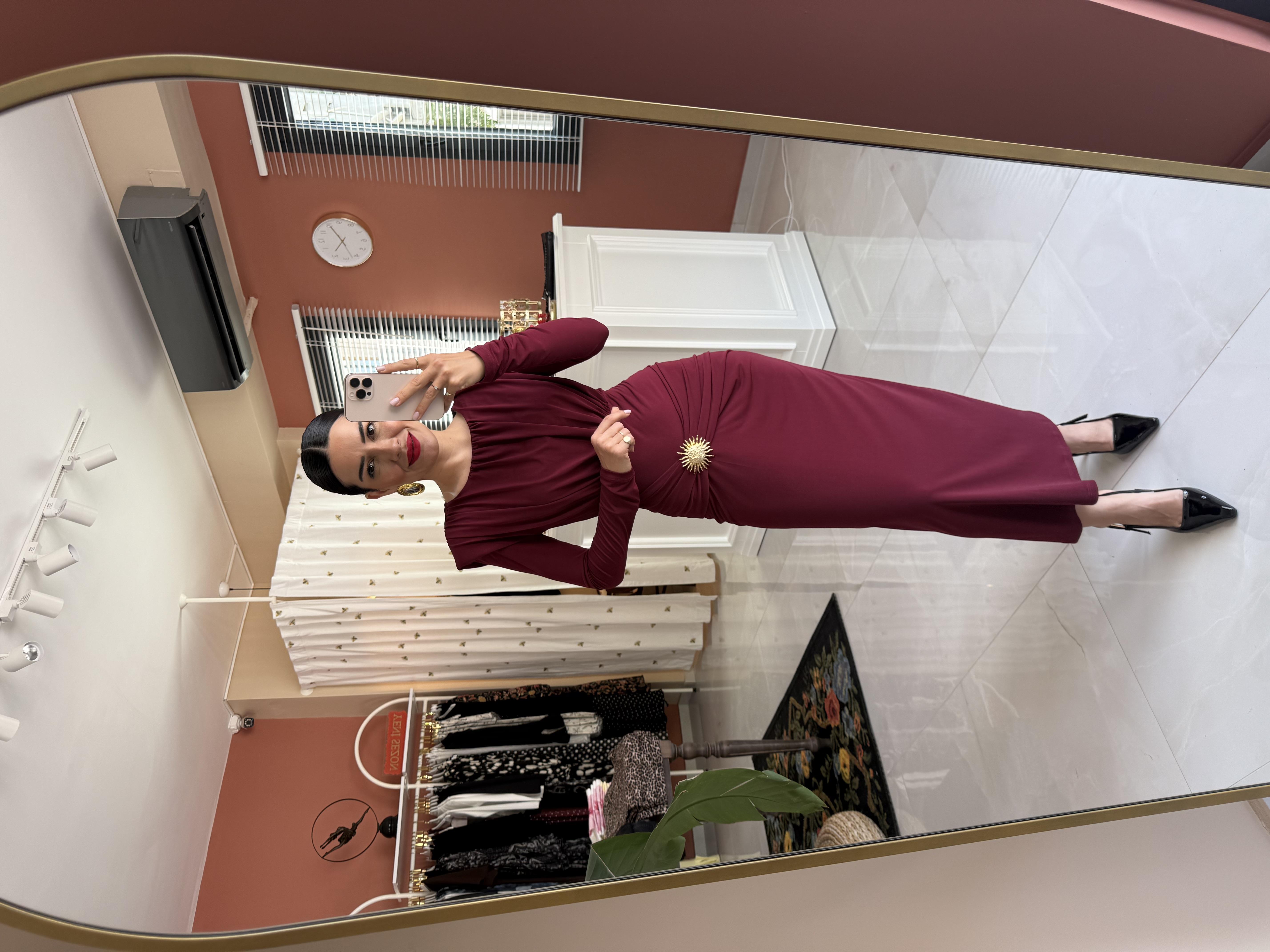 Büzgülü Güneş Tokalı Bordo Elbise