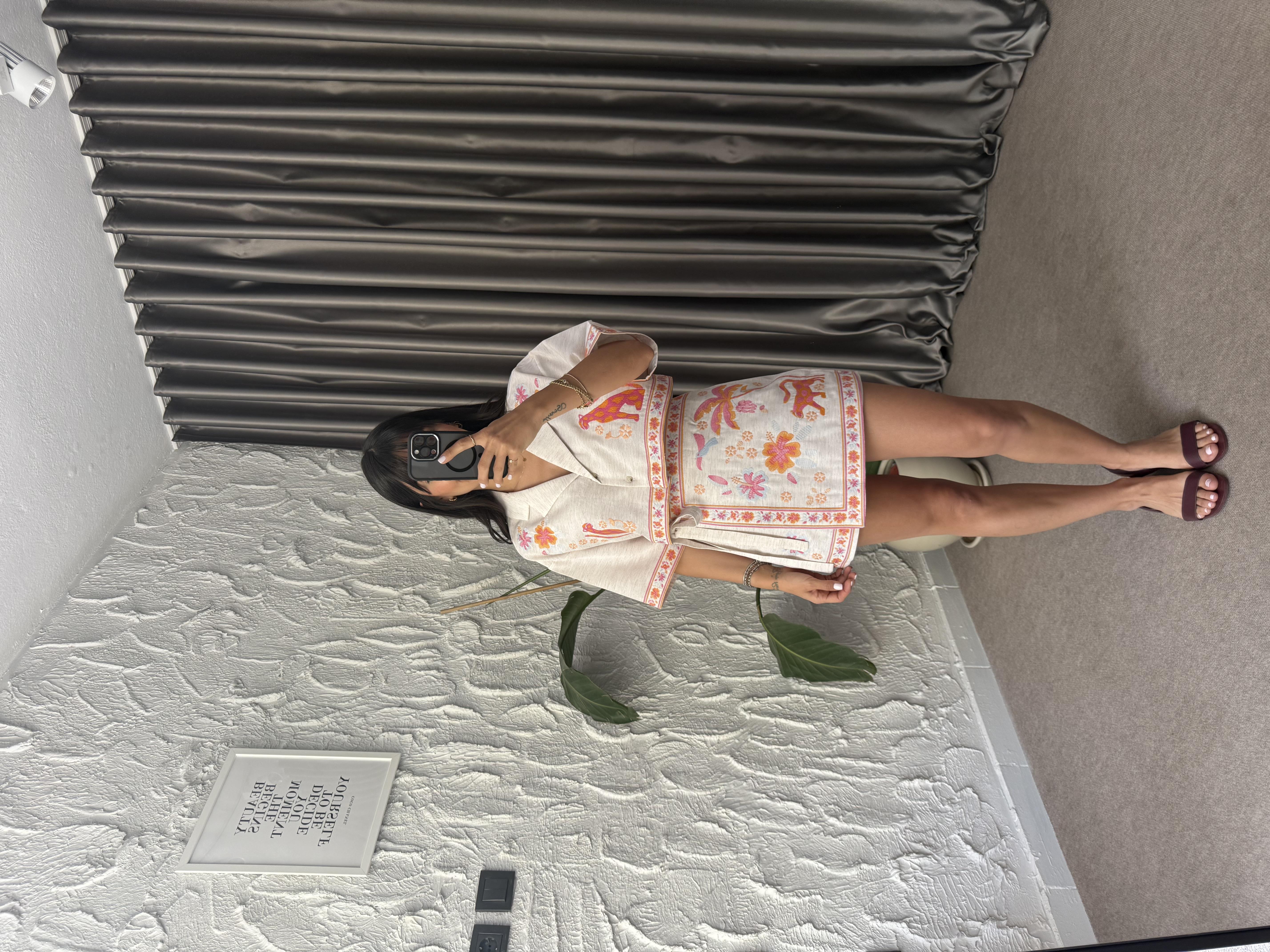 Çiçek ve Çita Nakış İşlemeli Crop Gömlek - Şort Etek