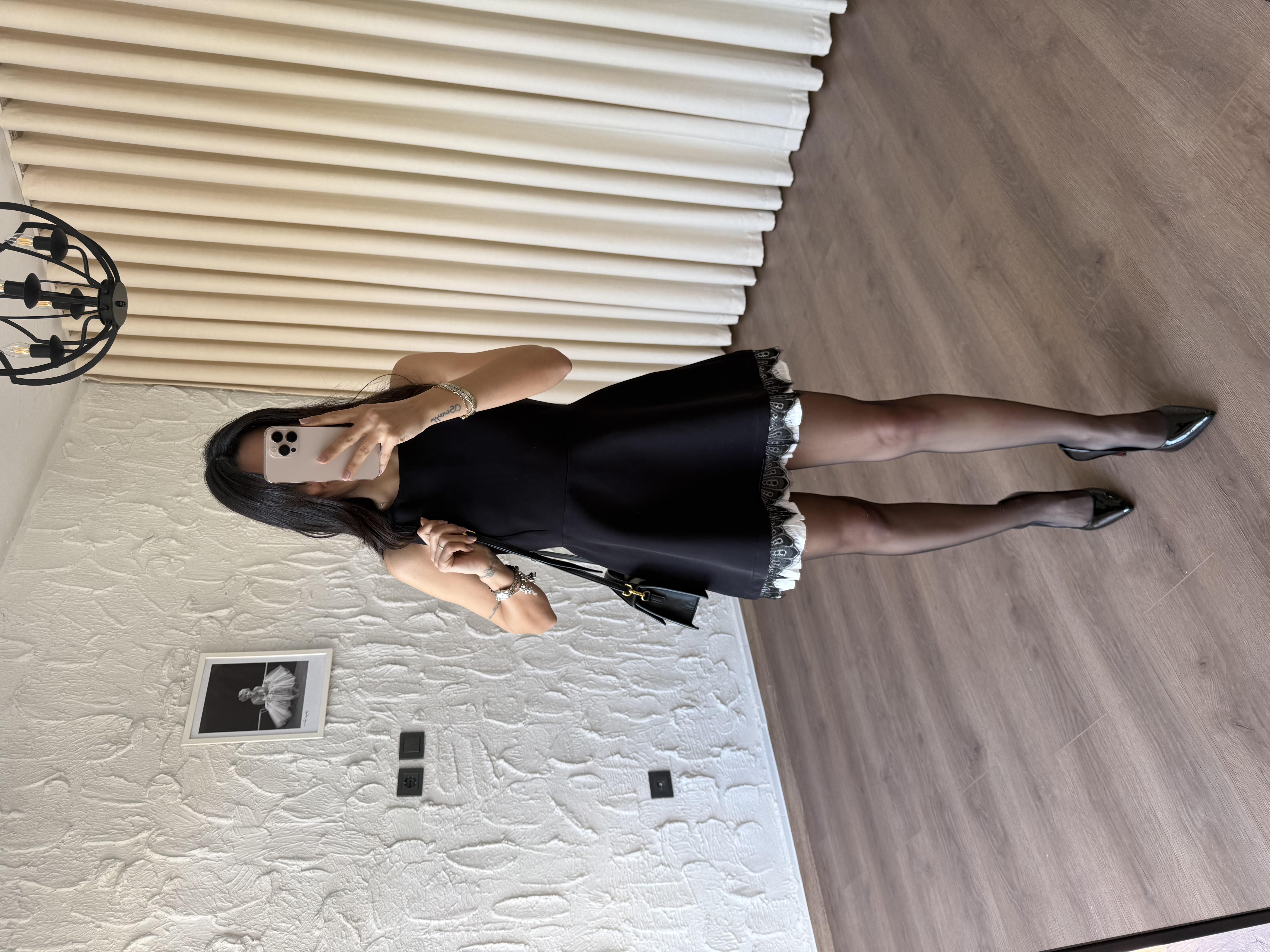 Dantel Dikişli Siyah Elbise