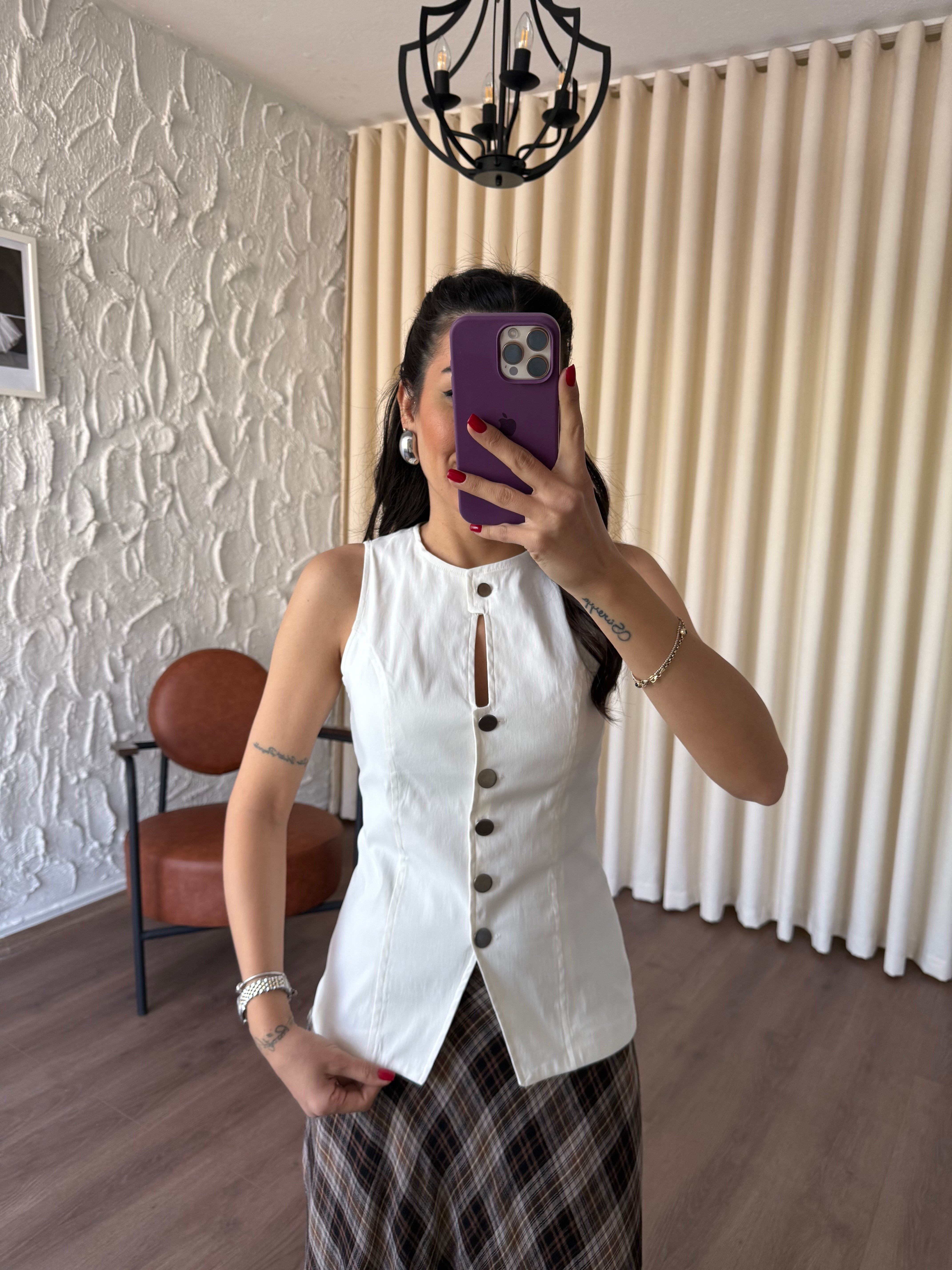 Dekolte Detaylı Ekru Yelek