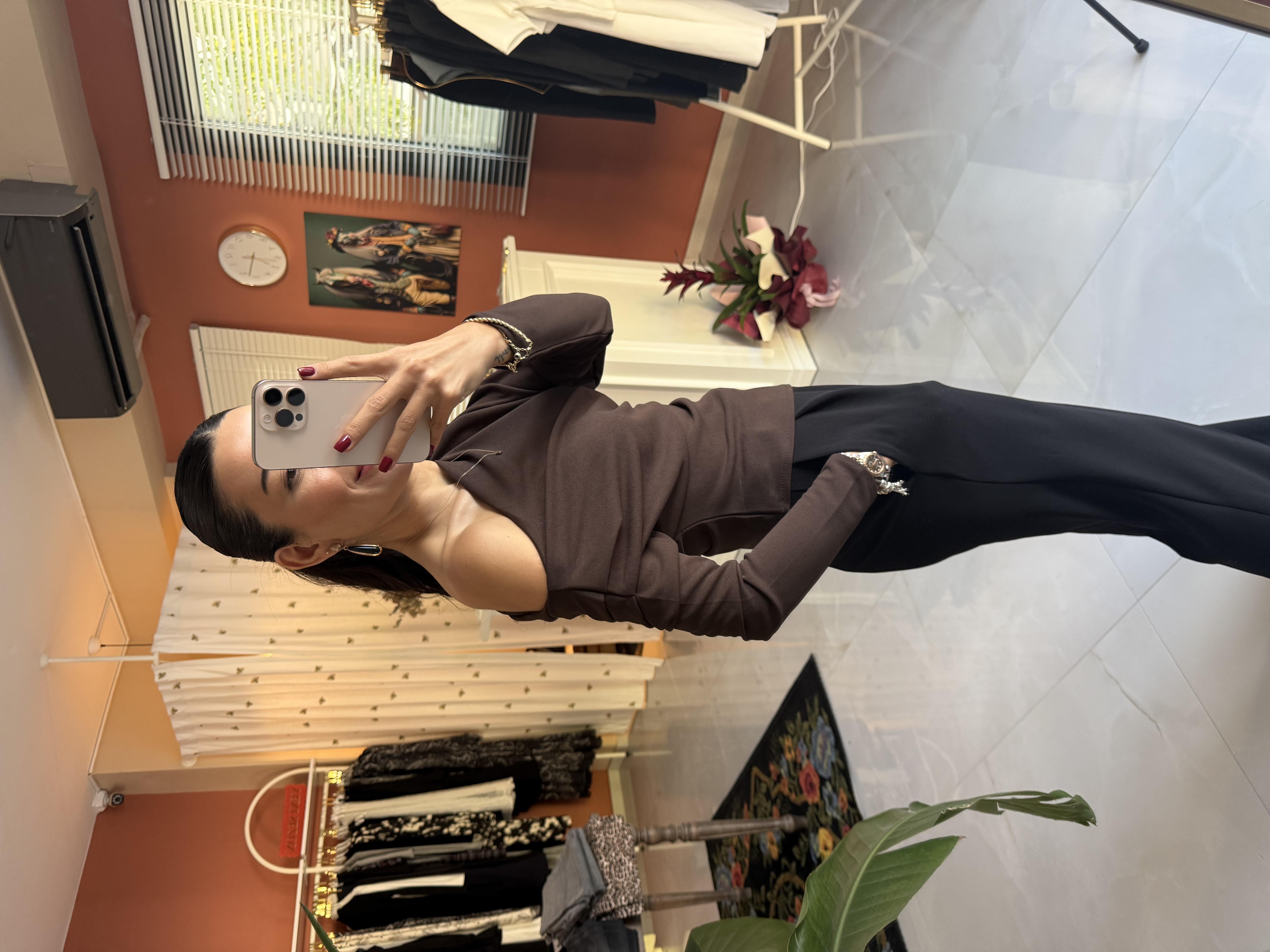 Düşük Omuz Drape Detaylı Kahverengi Bluz · 3