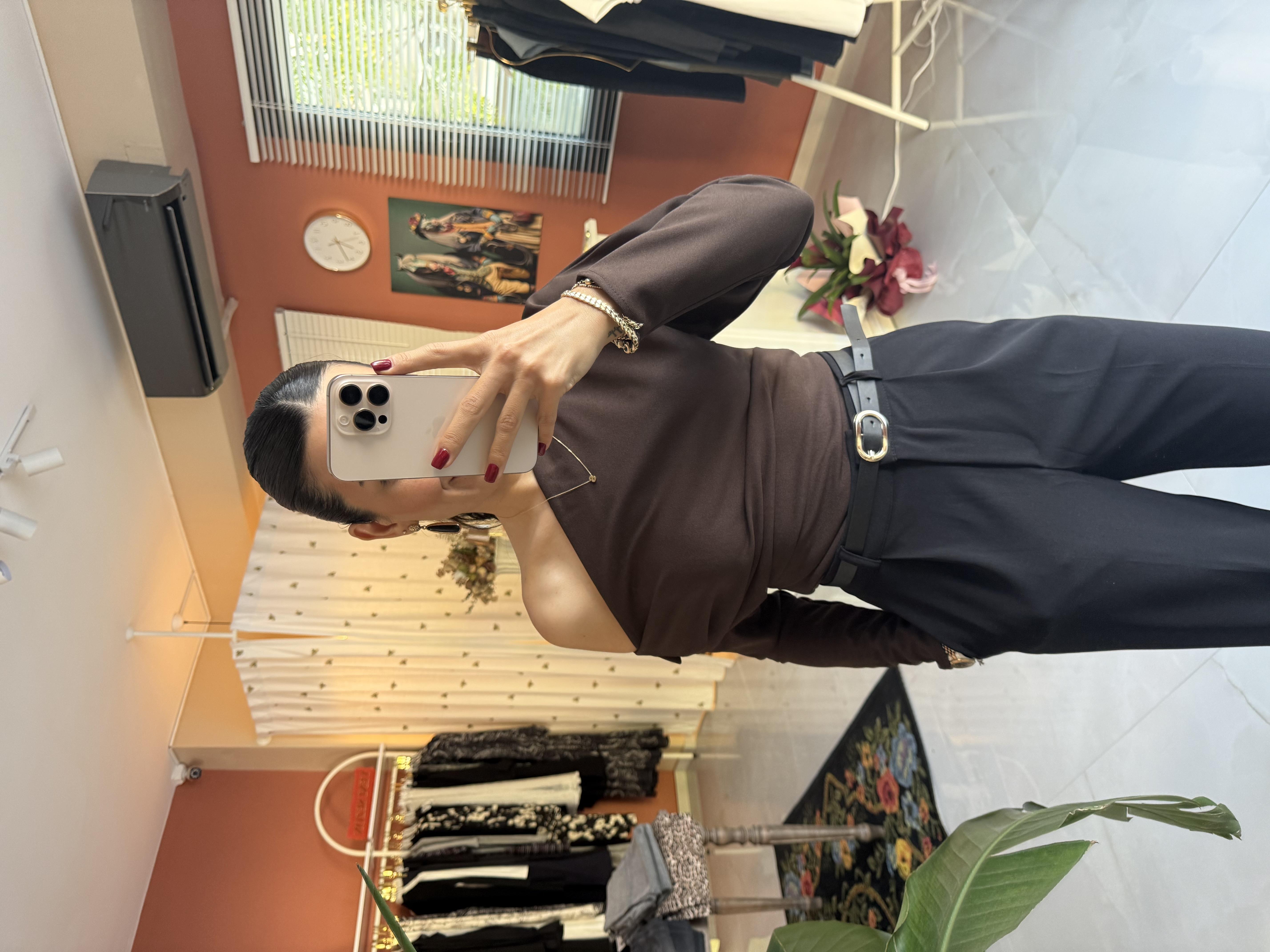 Düşük Omuz Drape Detaylı Kahverengi Bluz · 4