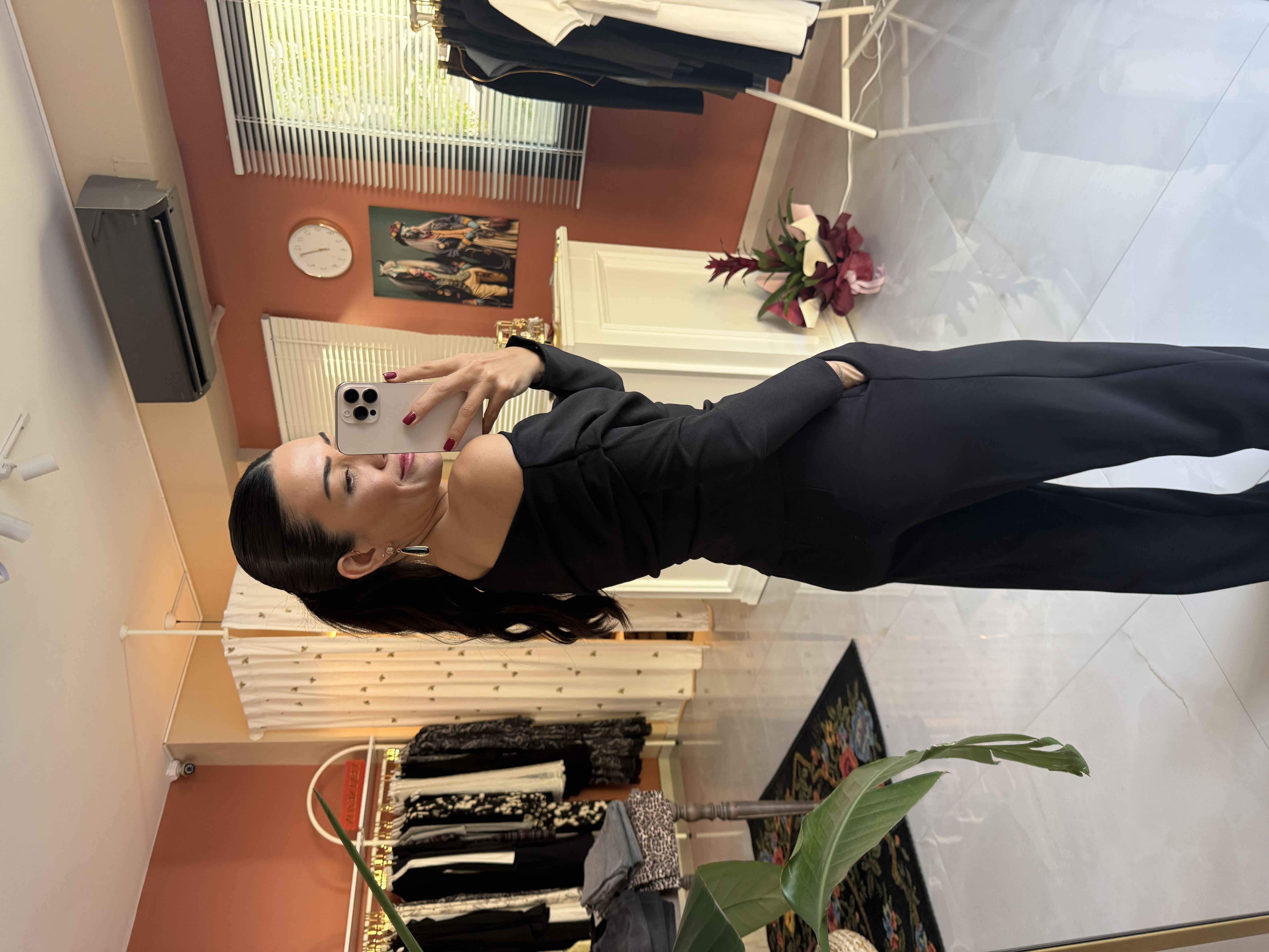 Düşük Omuz Drape Detaylı Siyah Bluz · 5
