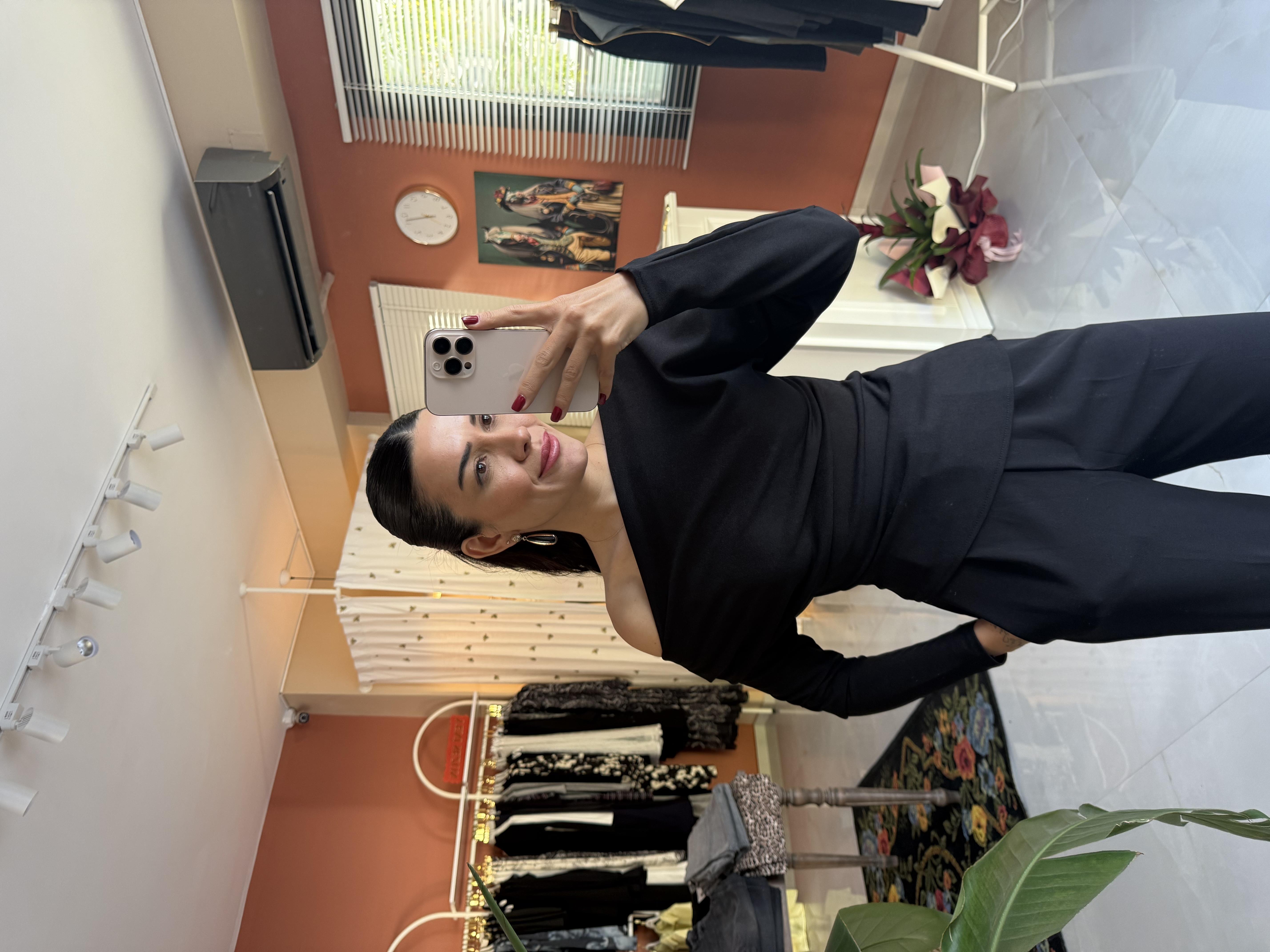 Düşük Omuz Drape Detaylı Siyah Bluz