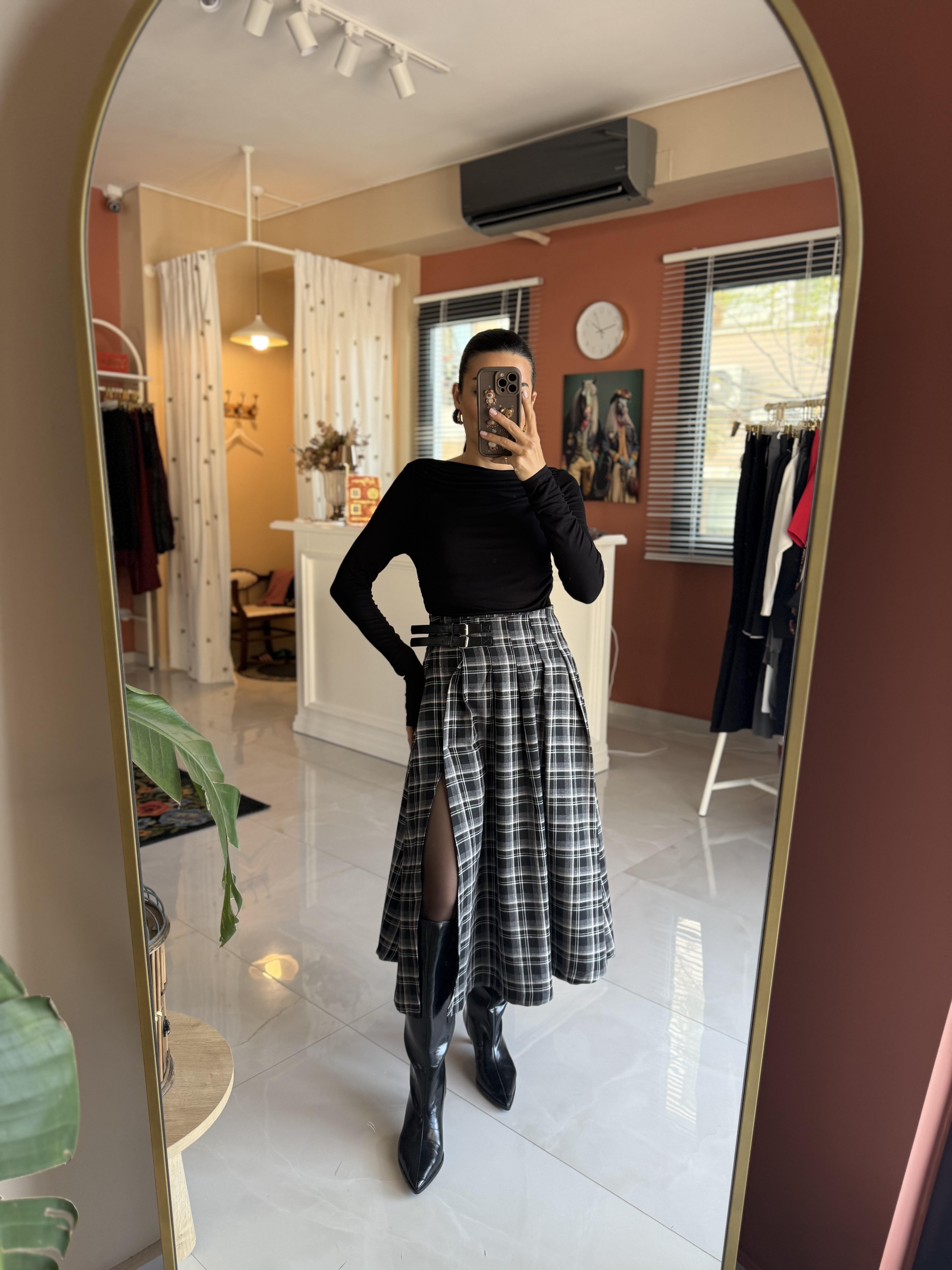 Ekoseli Yırtmaçlı Siyah Etek